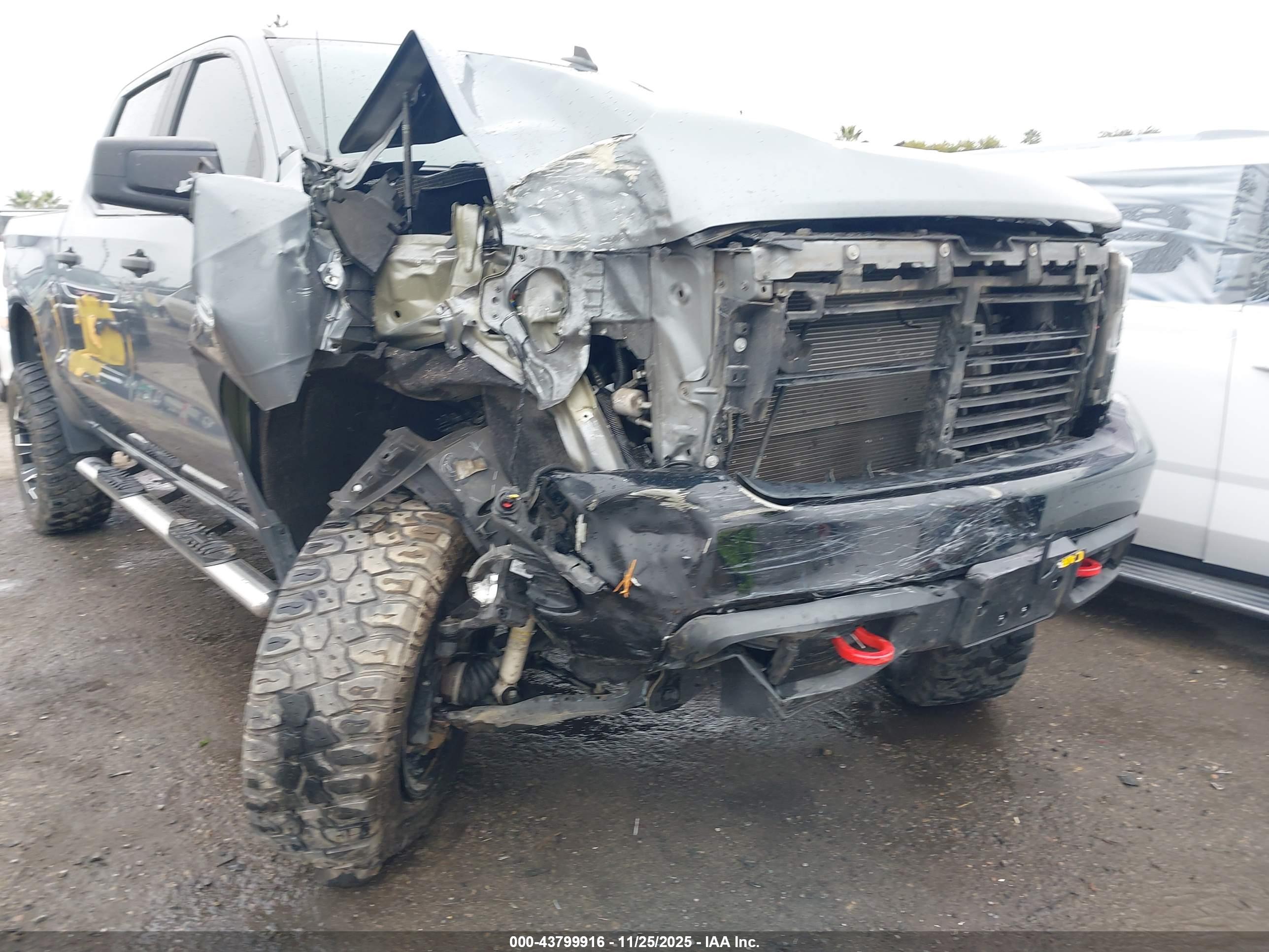 CHEVROLET SILVERADO image 6