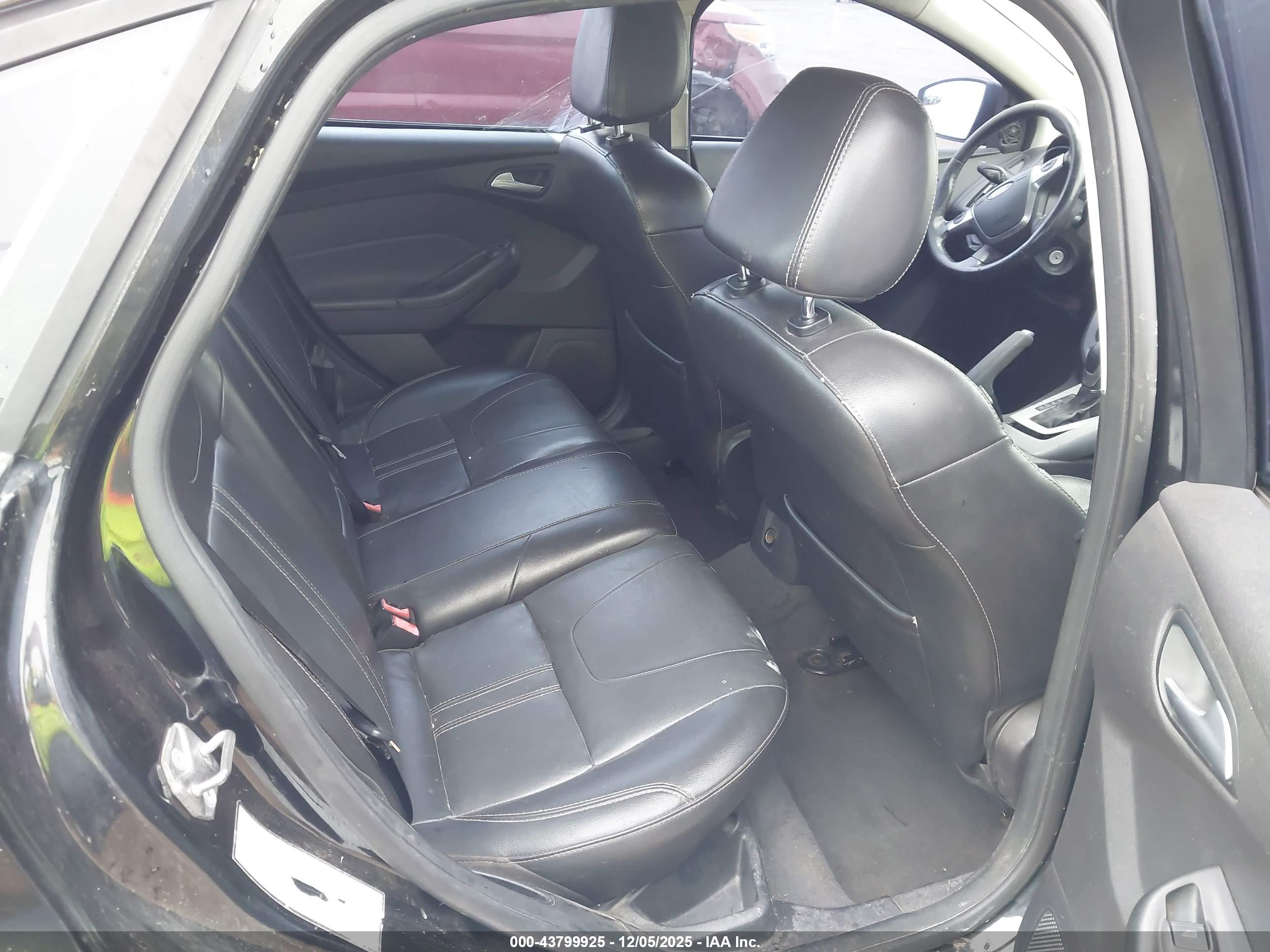 FORD FOCUS image 8