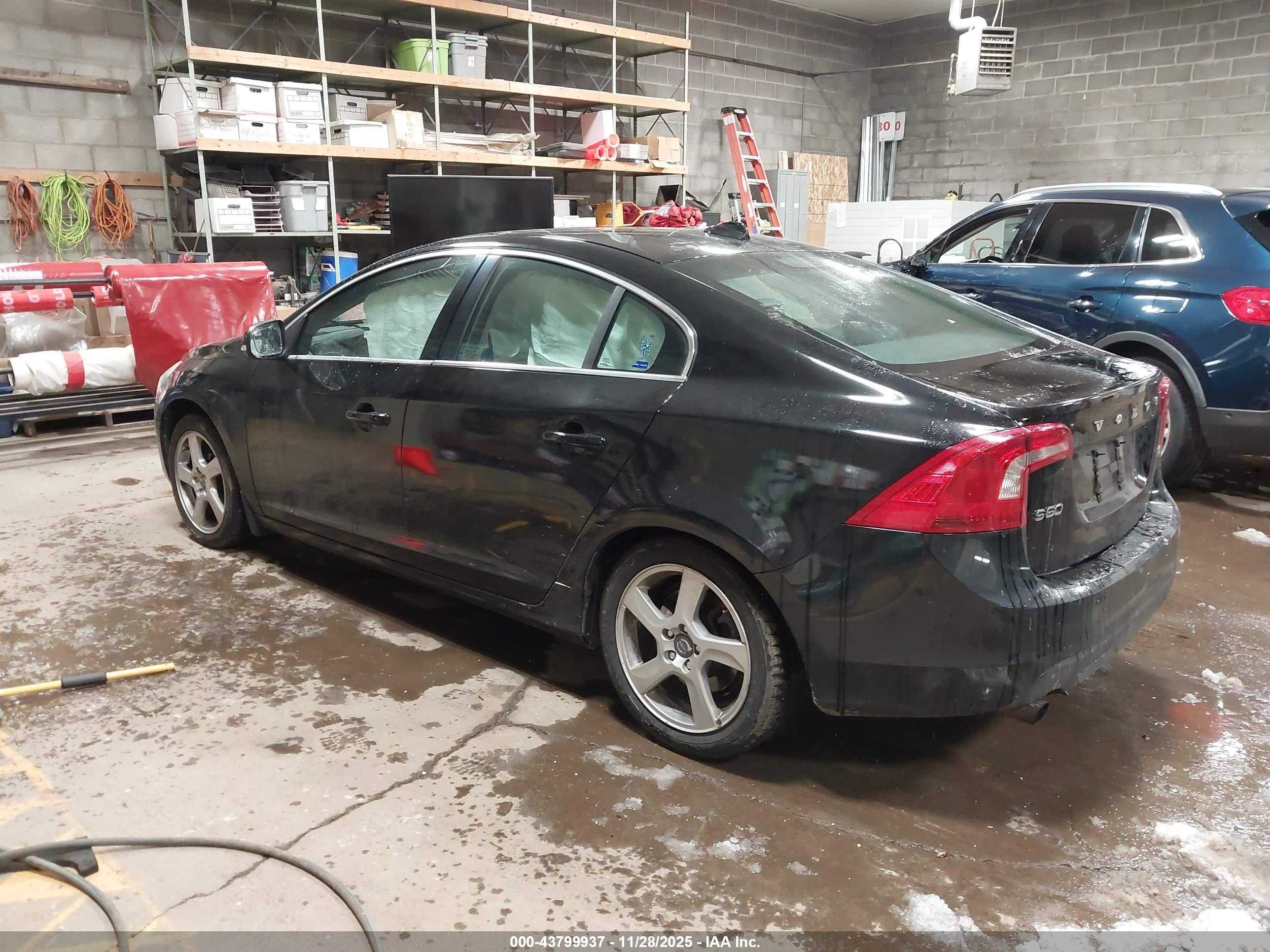 VOLVO S60 image 3