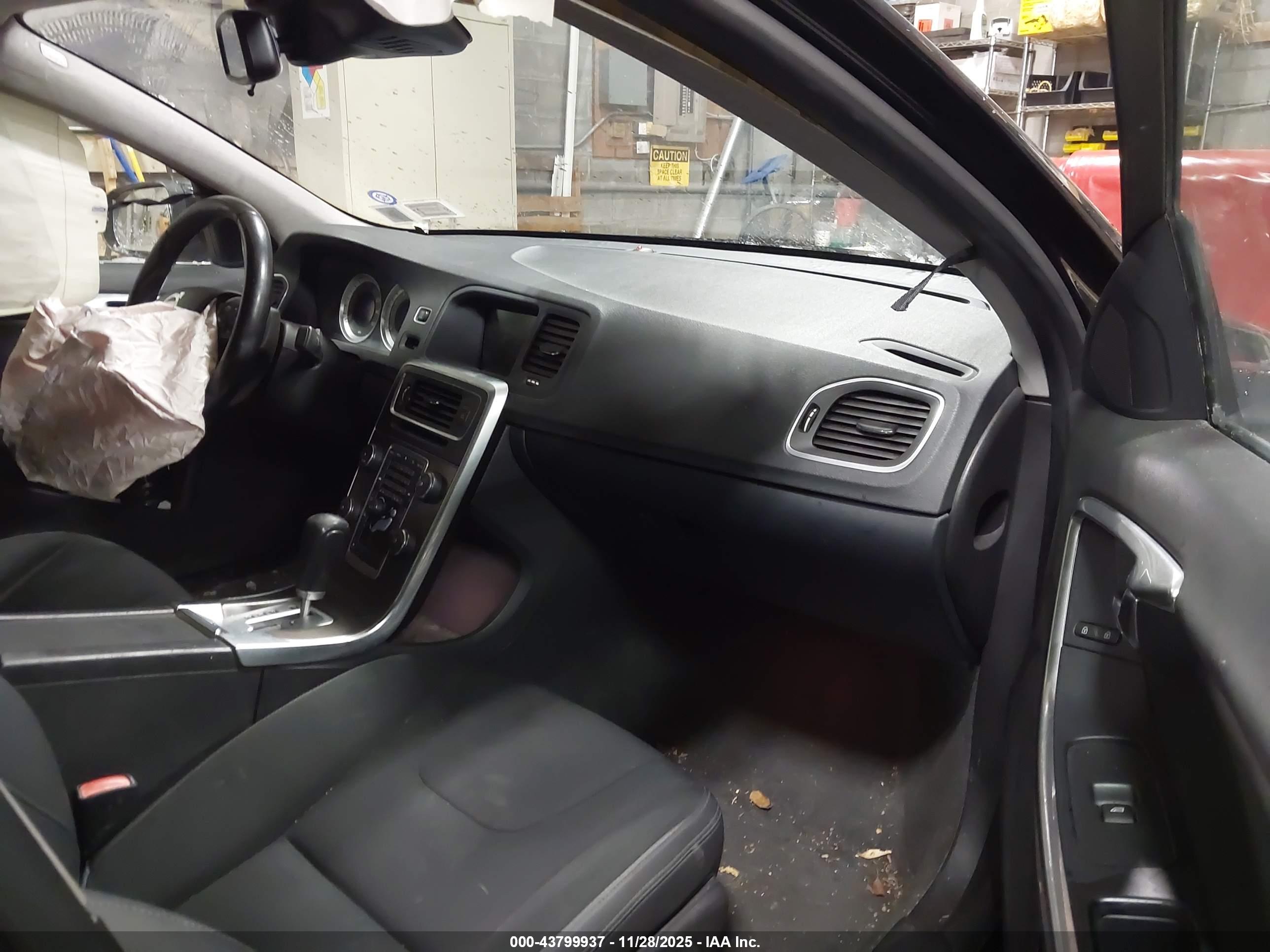 VOLVO S60 image 5