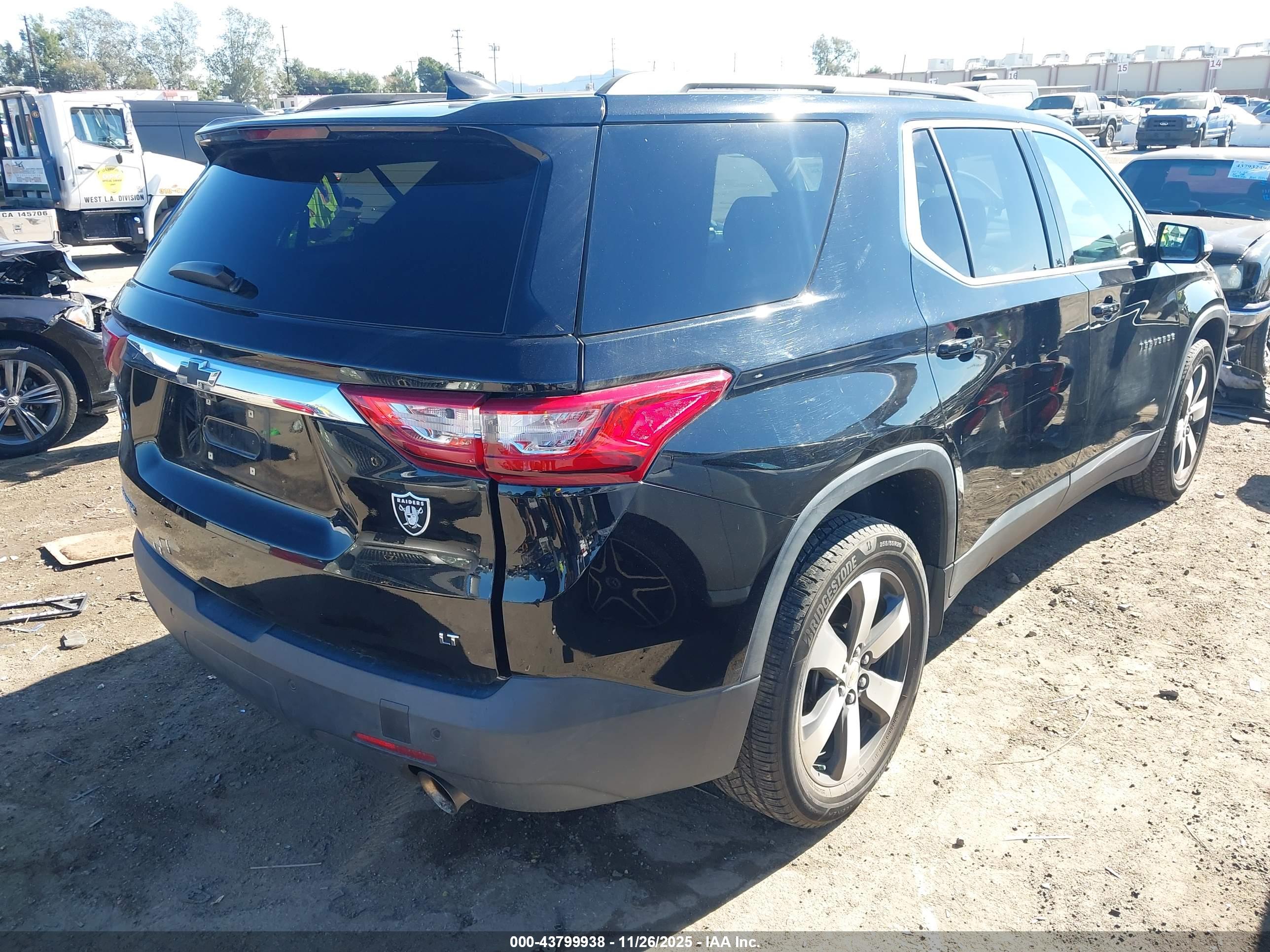 CHEVROLET TRAVERSE image 4