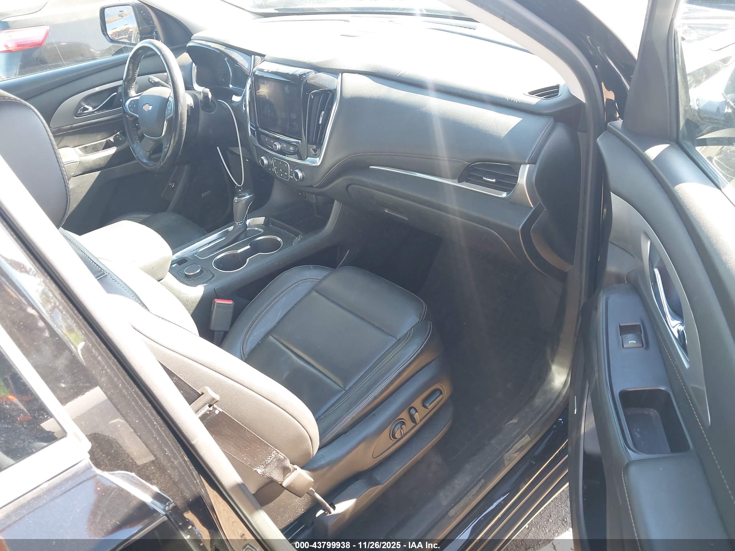 CHEVROLET TRAVERSE image 5