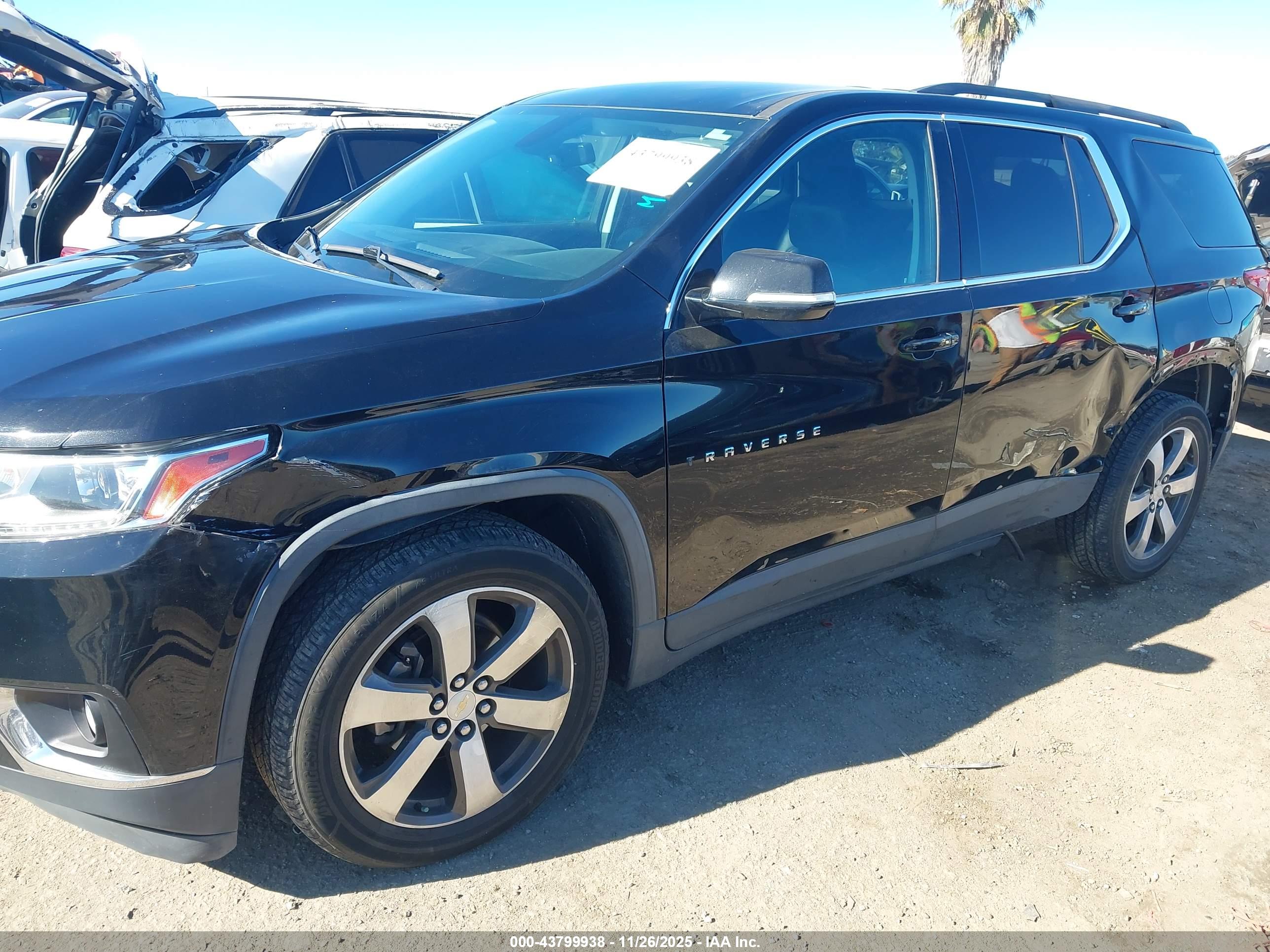 CHEVROLET TRAVERSE image 6