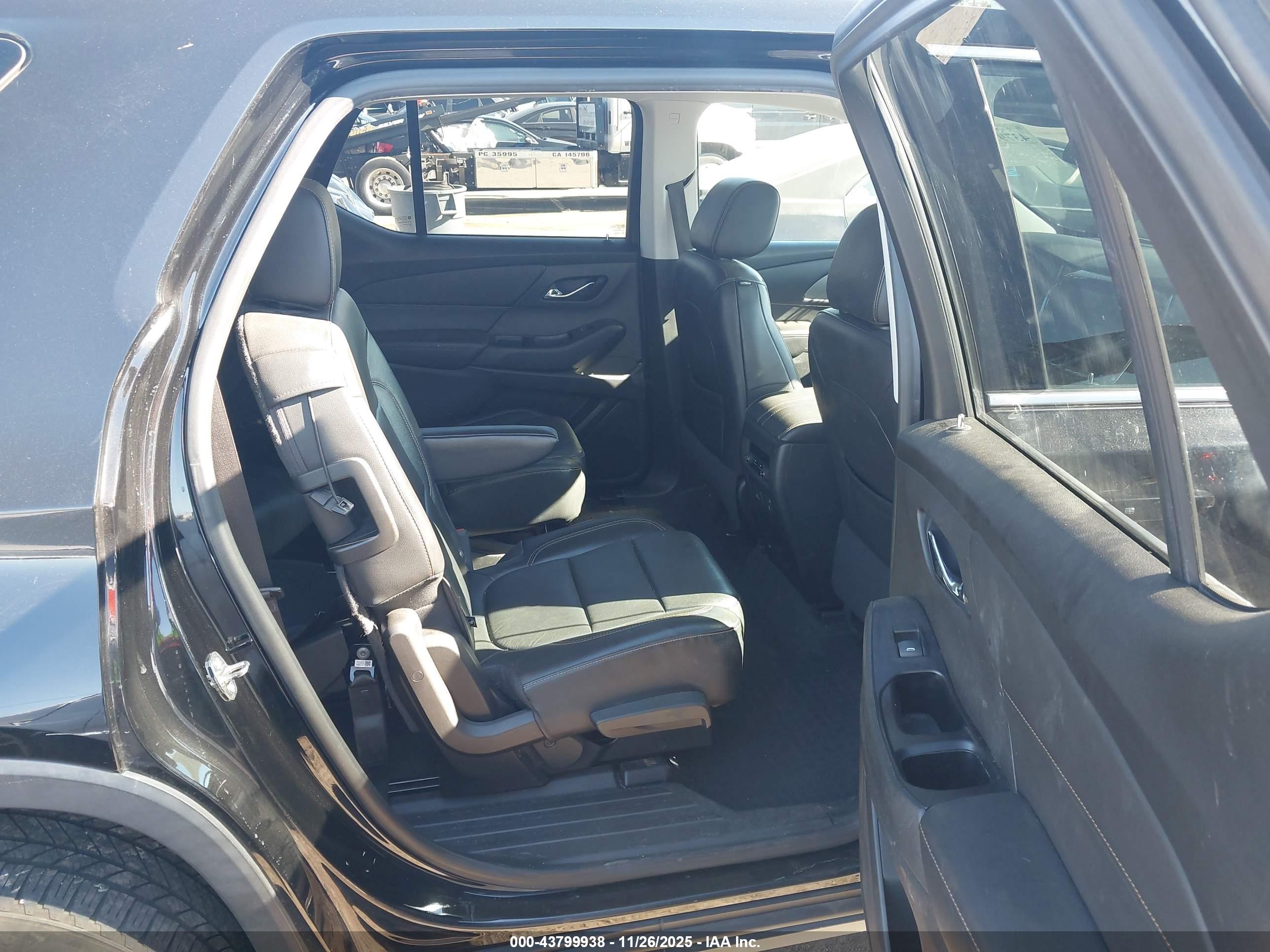 CHEVROLET TRAVERSE image 8