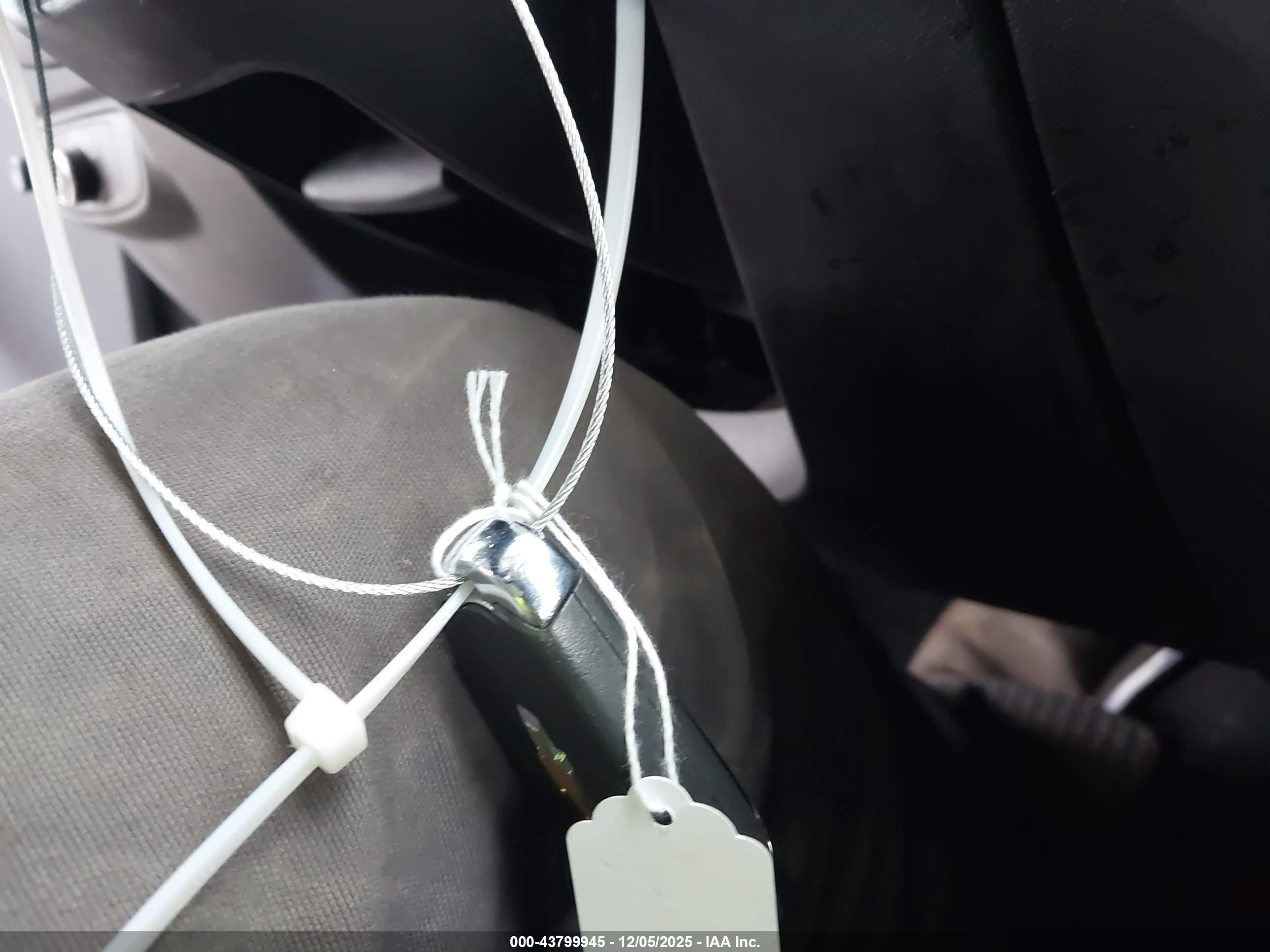 CHEVROLET EQUINOX image 11