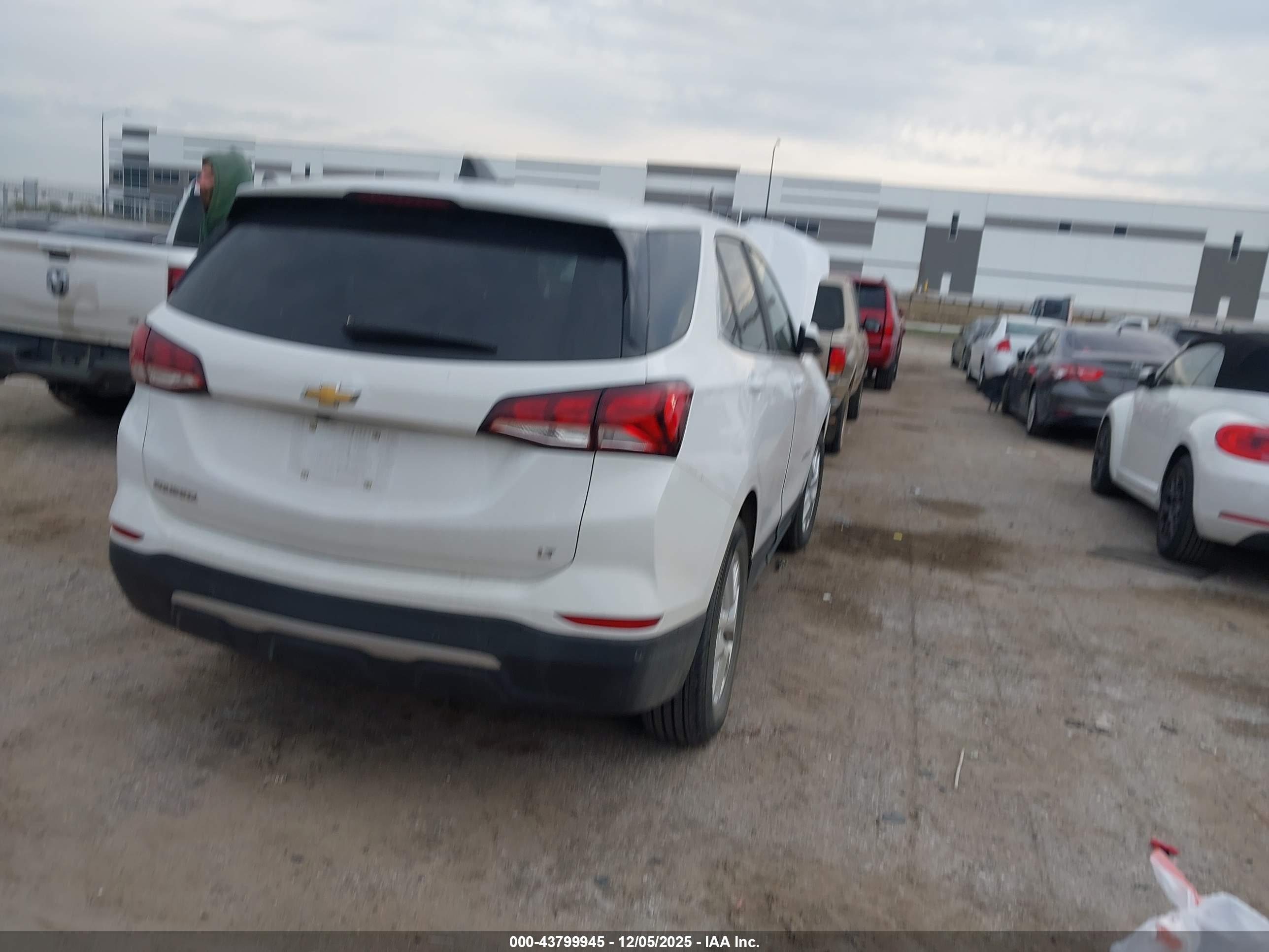 CHEVROLET EQUINOX image 4