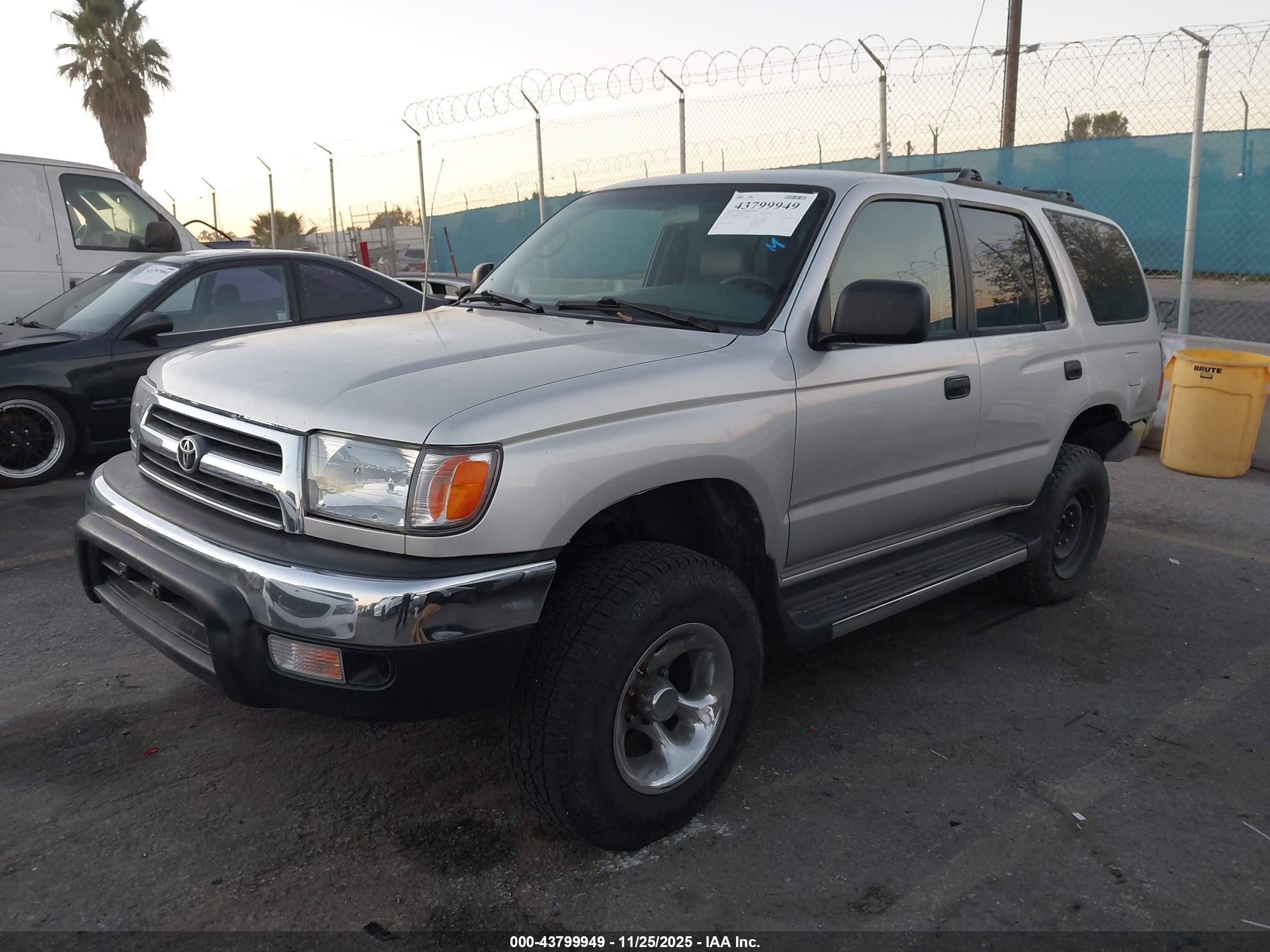 TOYOTA 4RUNNER image 2