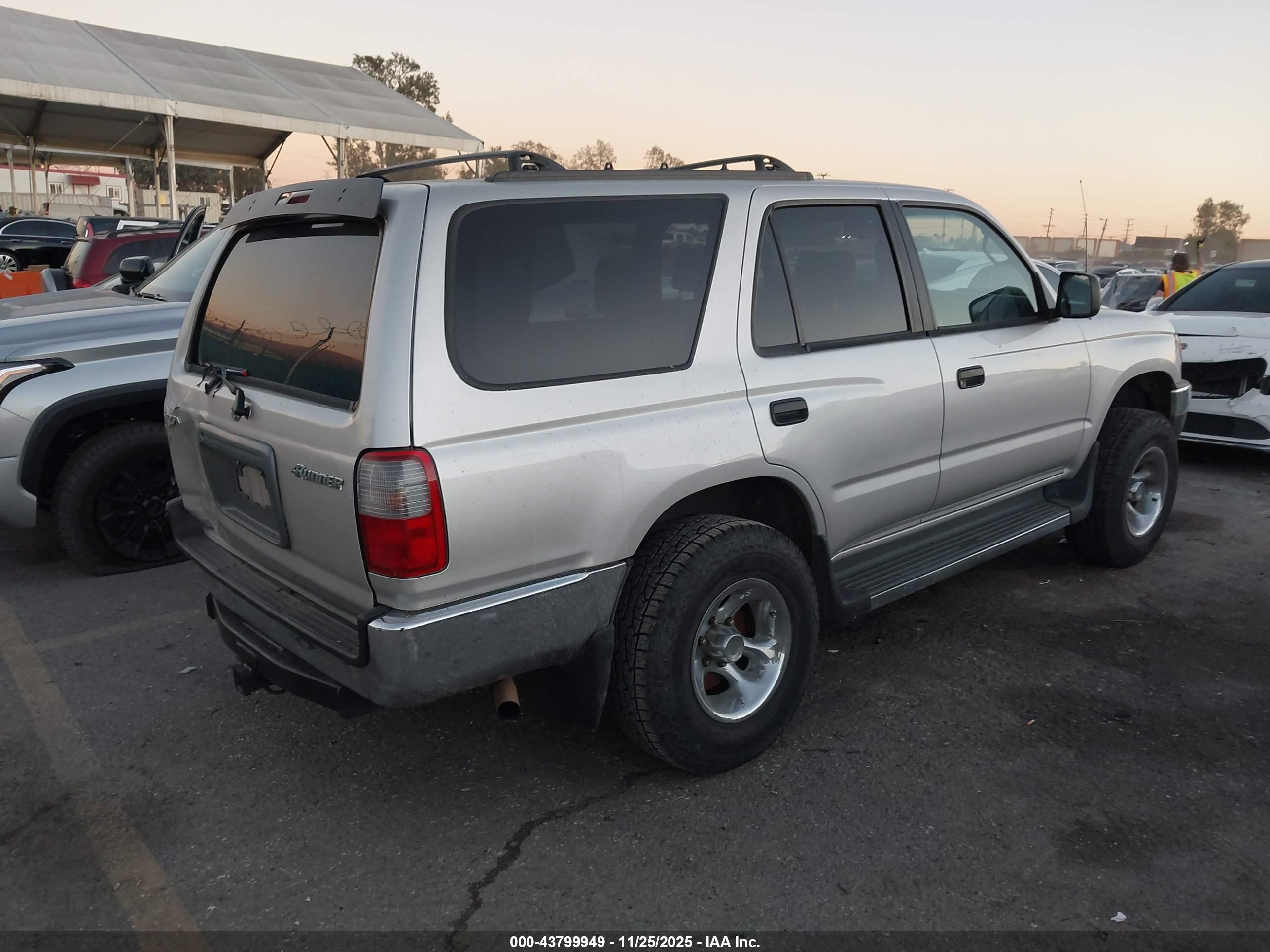 TOYOTA 4RUNNER image 4