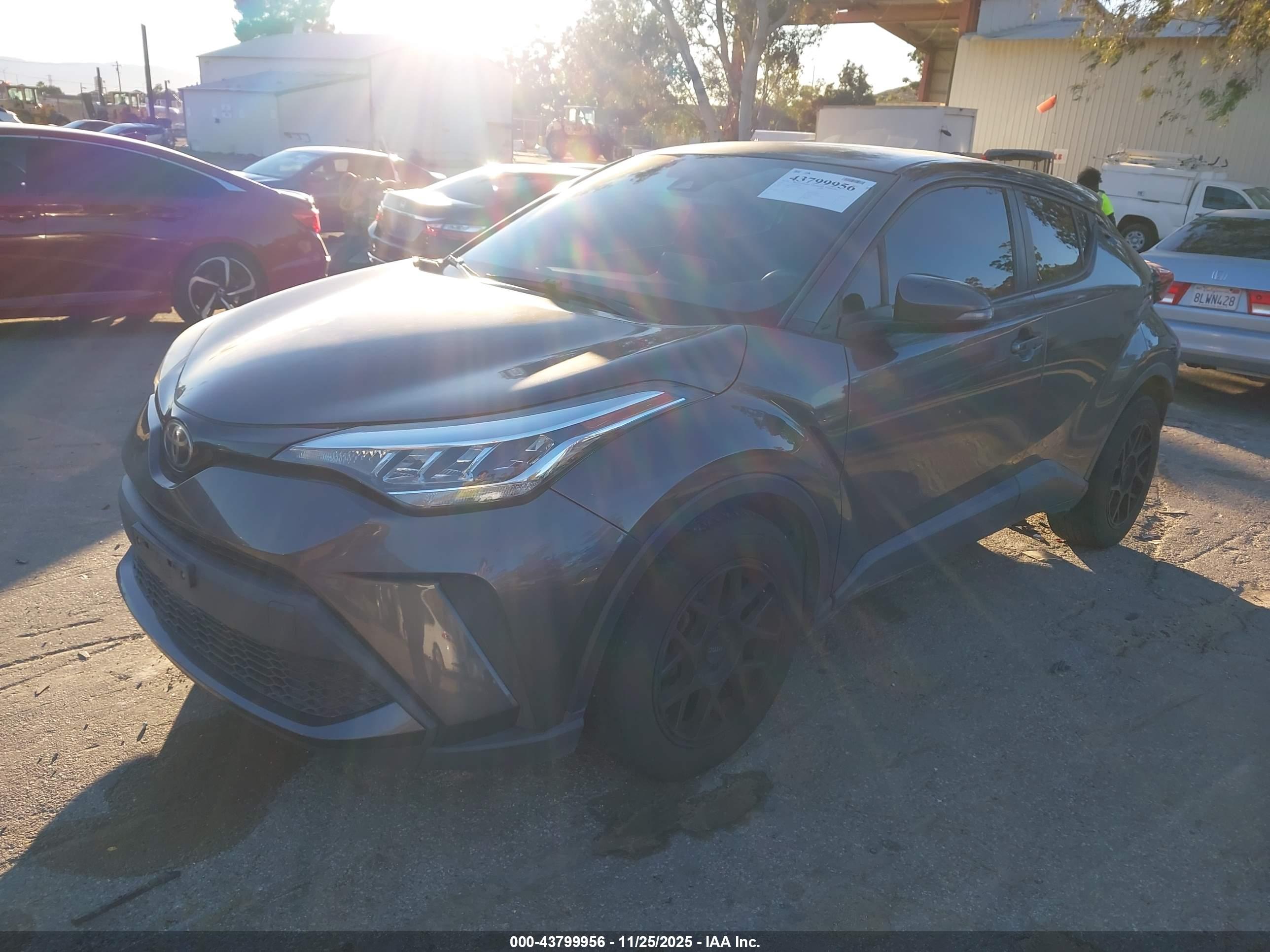 TOYOTA C-HR image 2