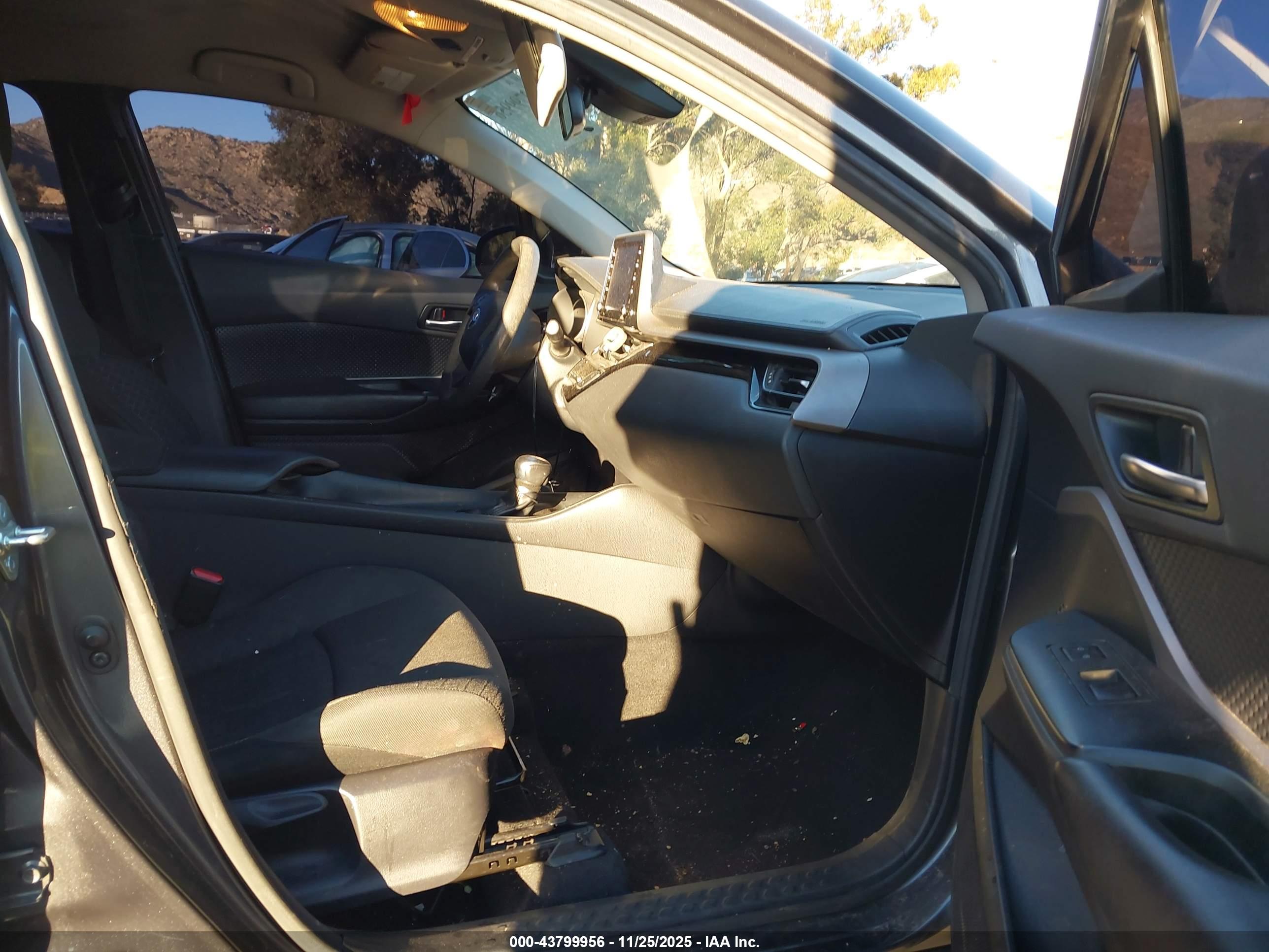 TOYOTA C-HR image 5