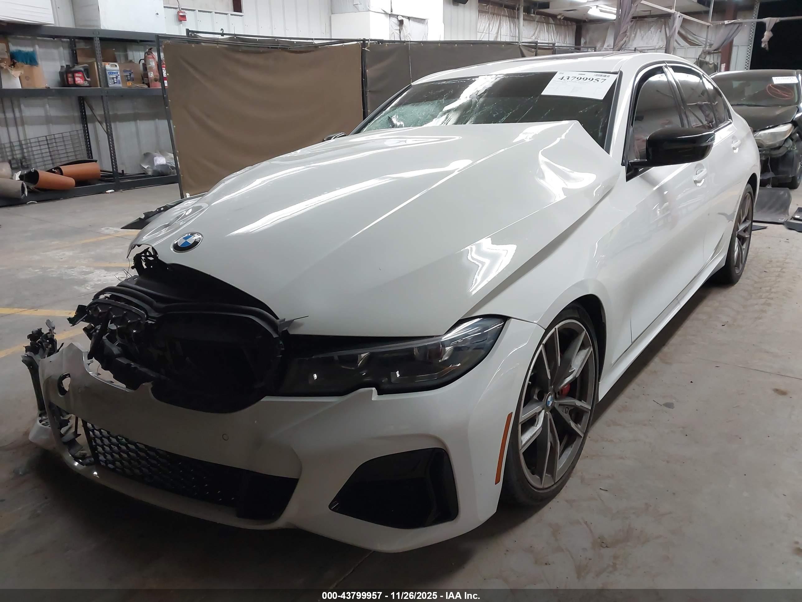 BMW 3 image 2