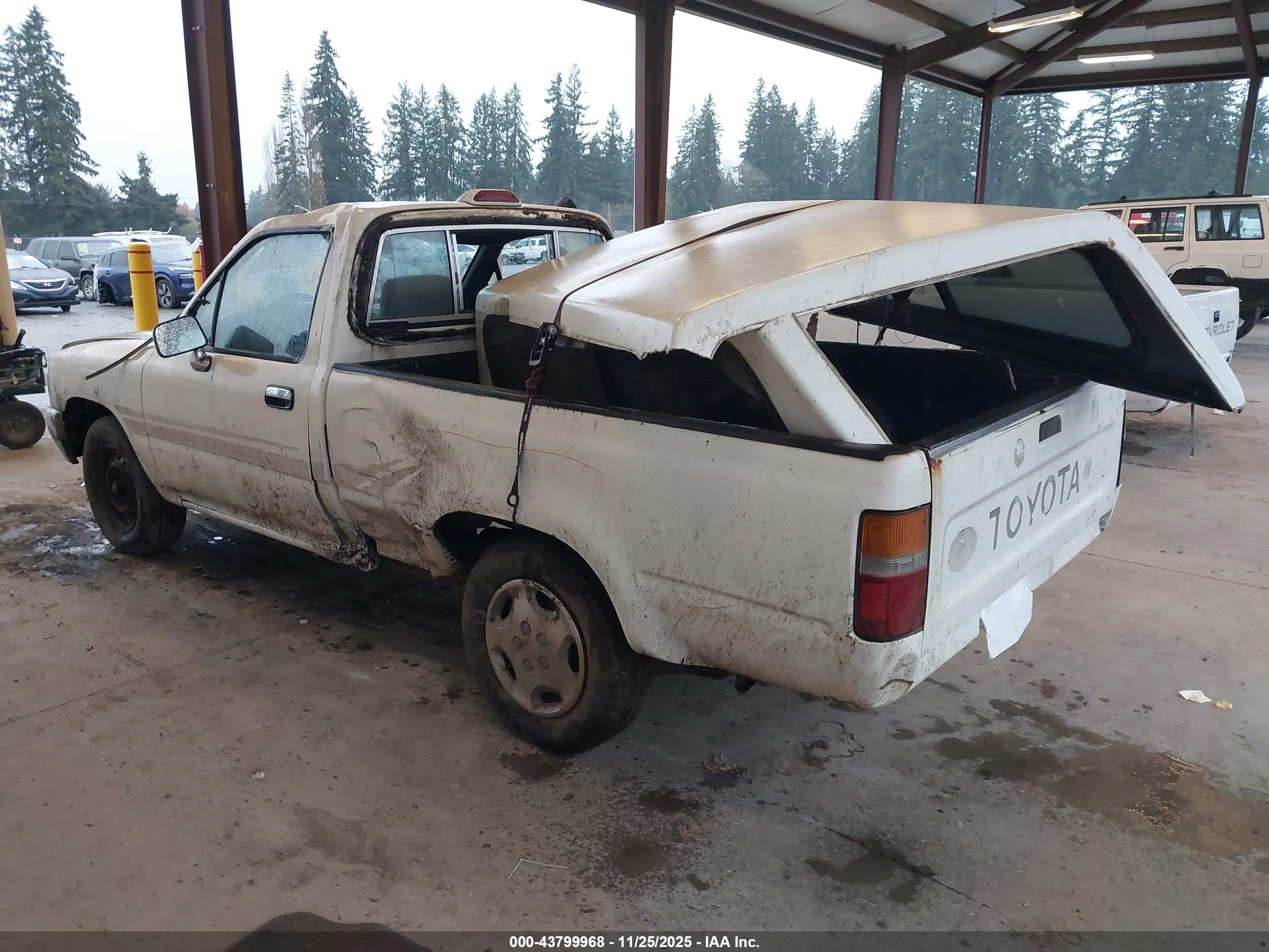 TOYOTA PICKUP image 3