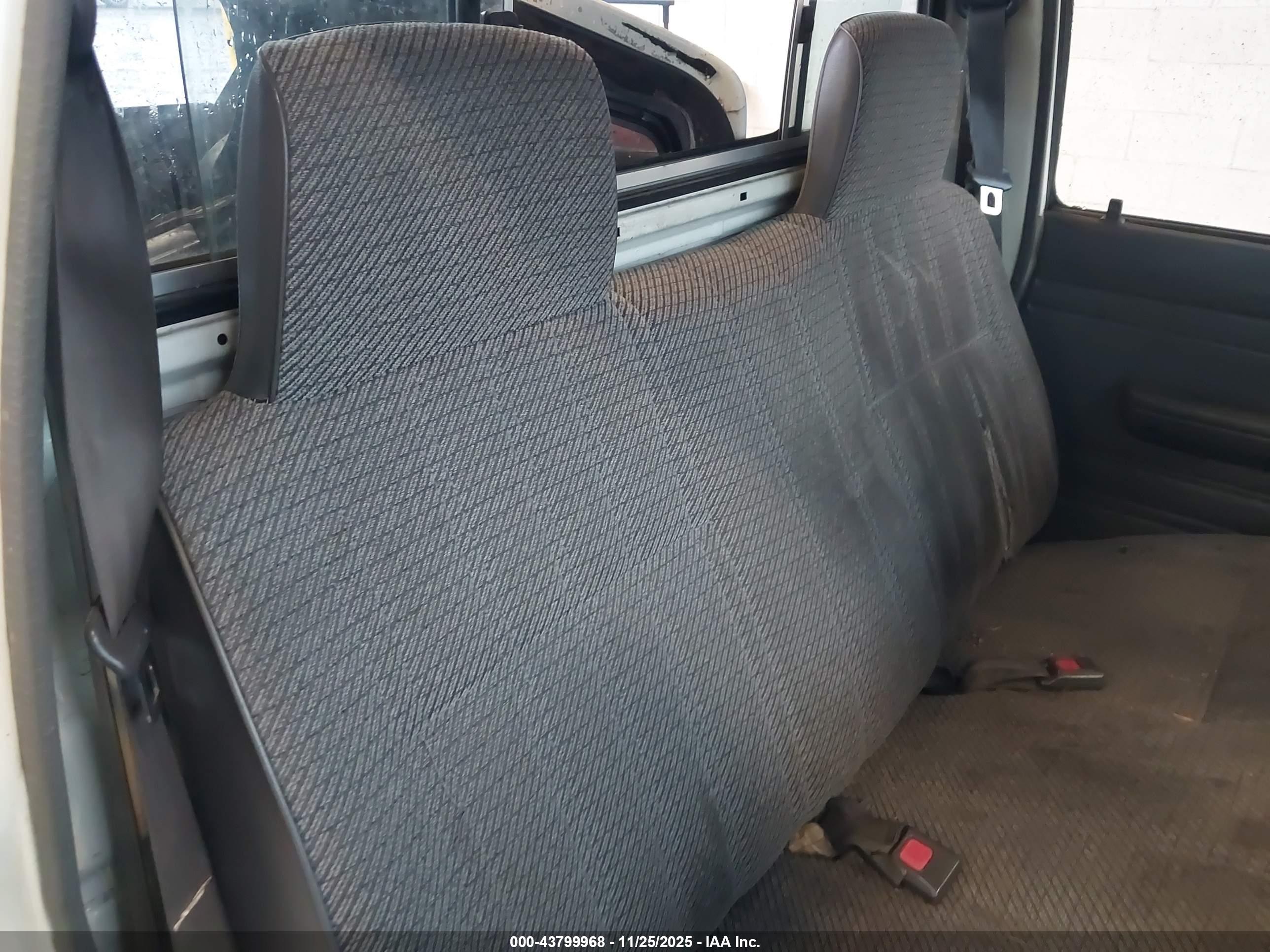TOYOTA PICKUP image 8