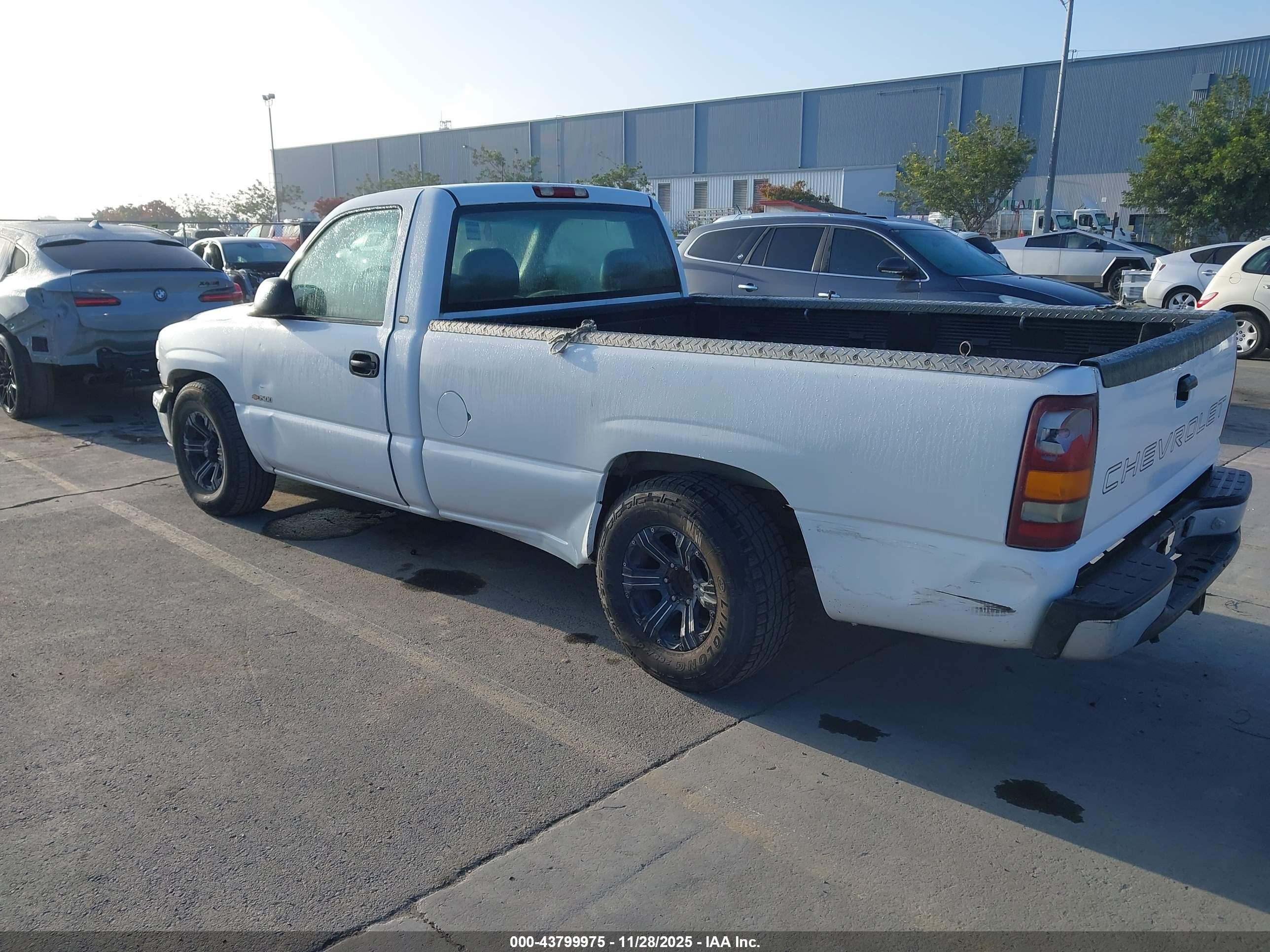 CHEVROLET SILVERADO image 3