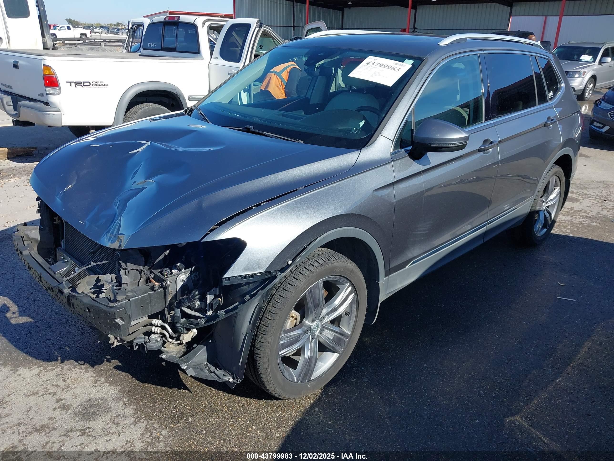 VOLKSWAGEN TIGUAN image 2