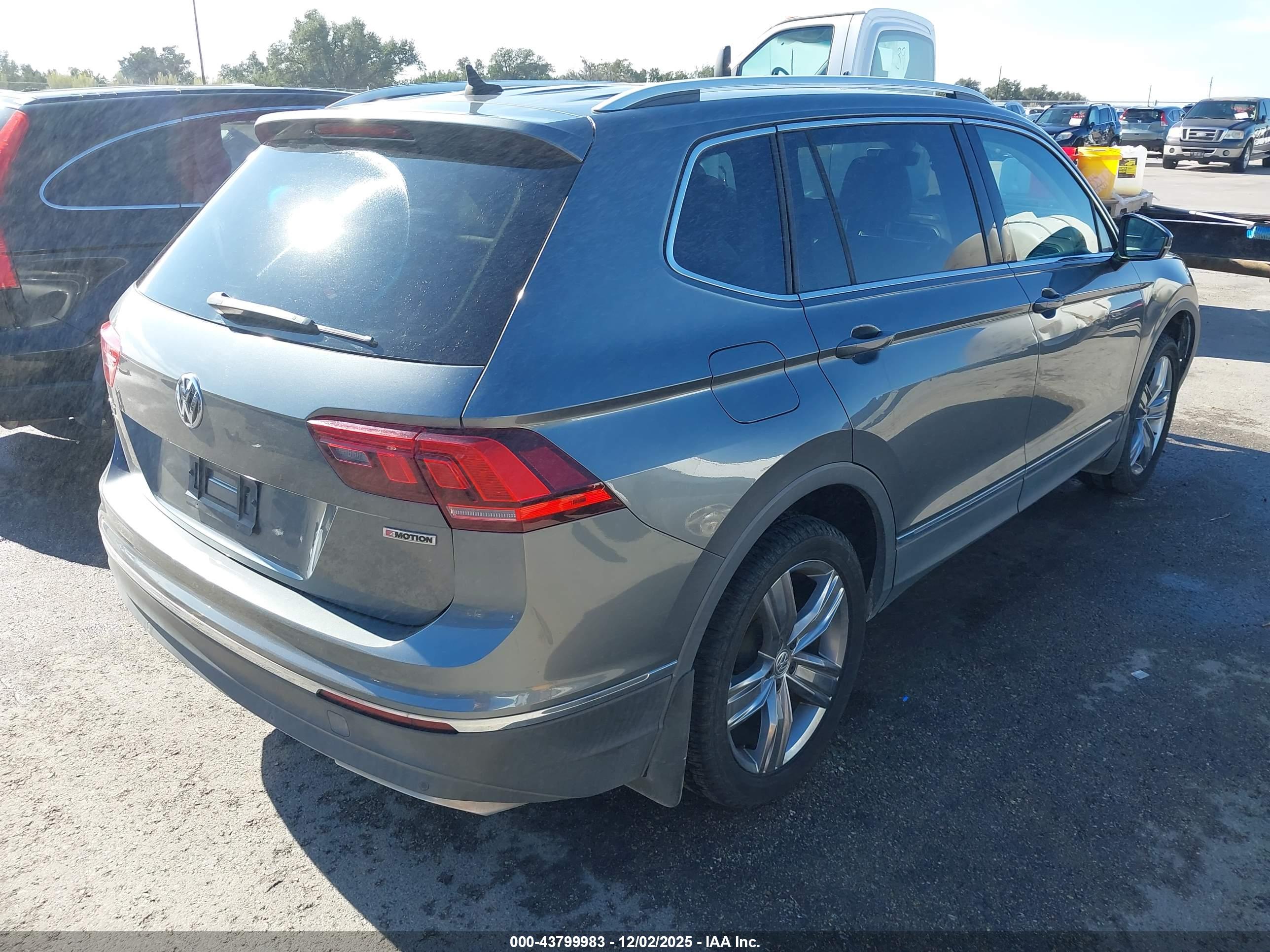 VOLKSWAGEN TIGUAN image 4