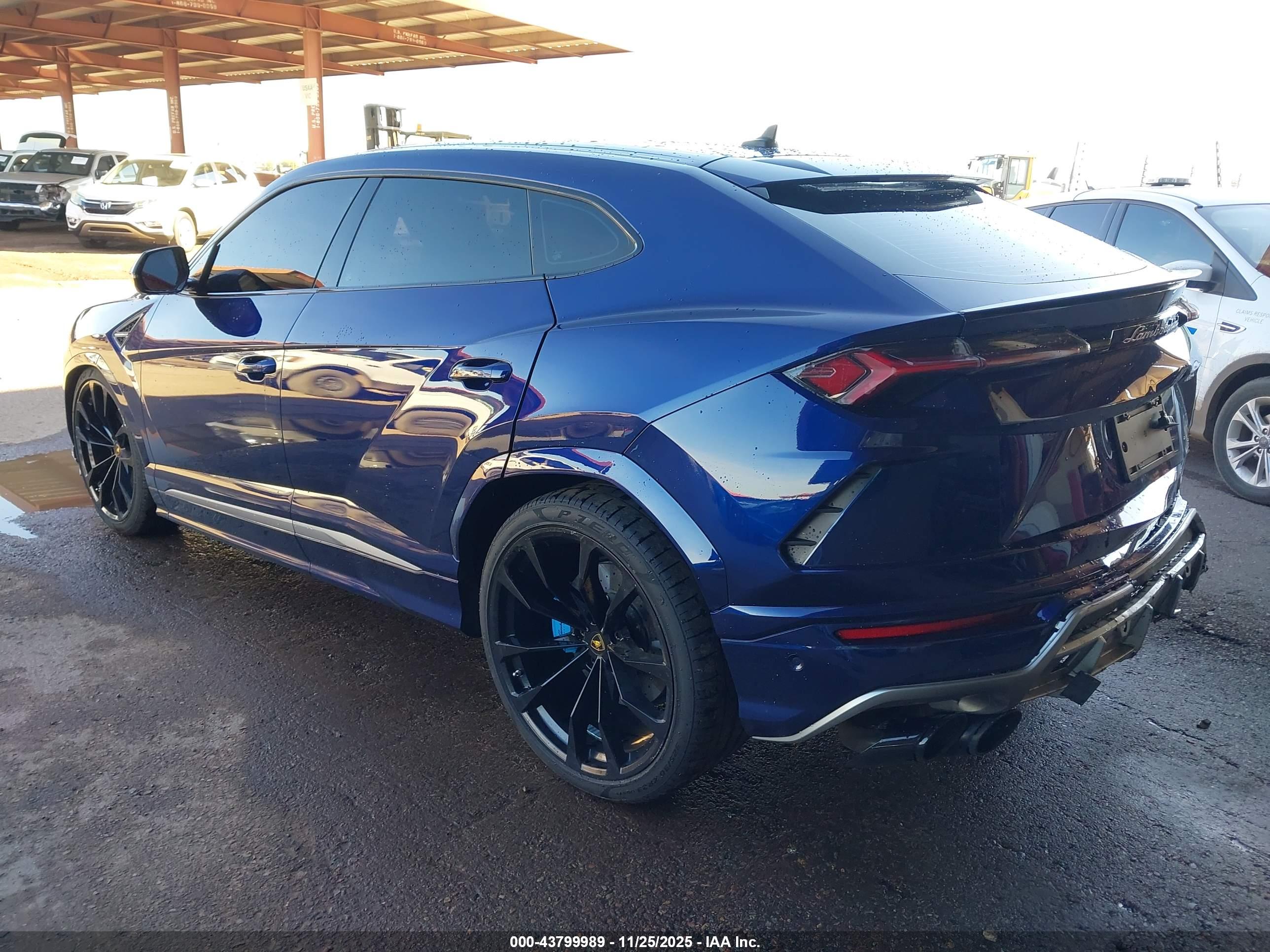 LAMBORGHINI URUS image 3