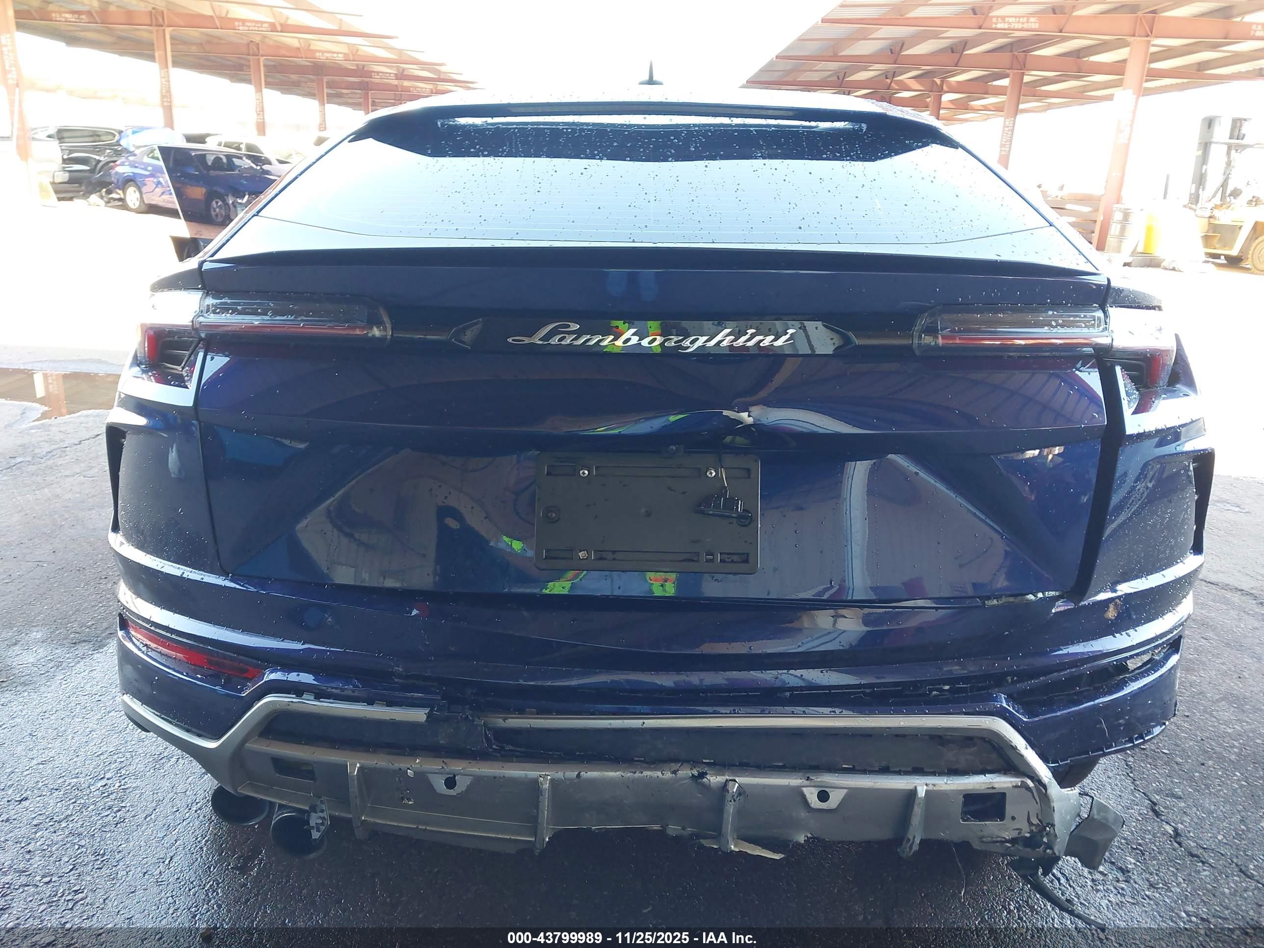 LAMBORGHINI URUS image 6