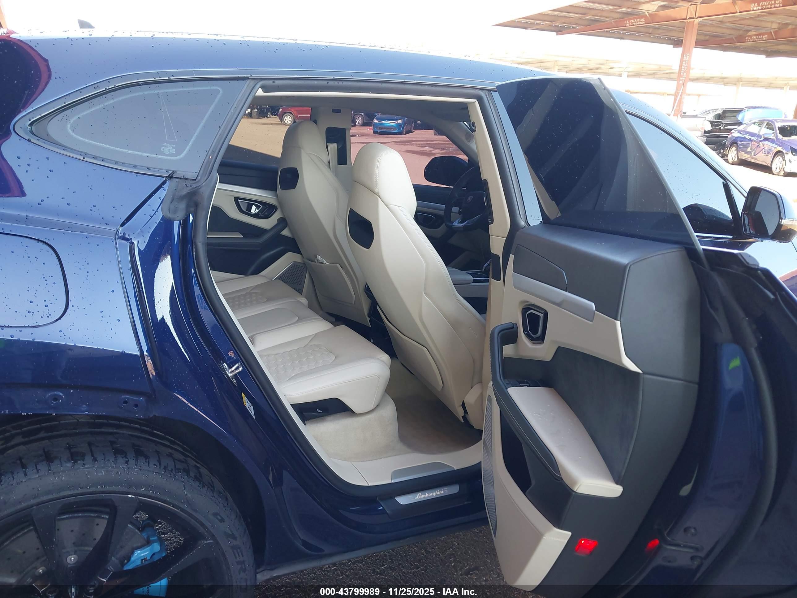 LAMBORGHINI URUS image 8