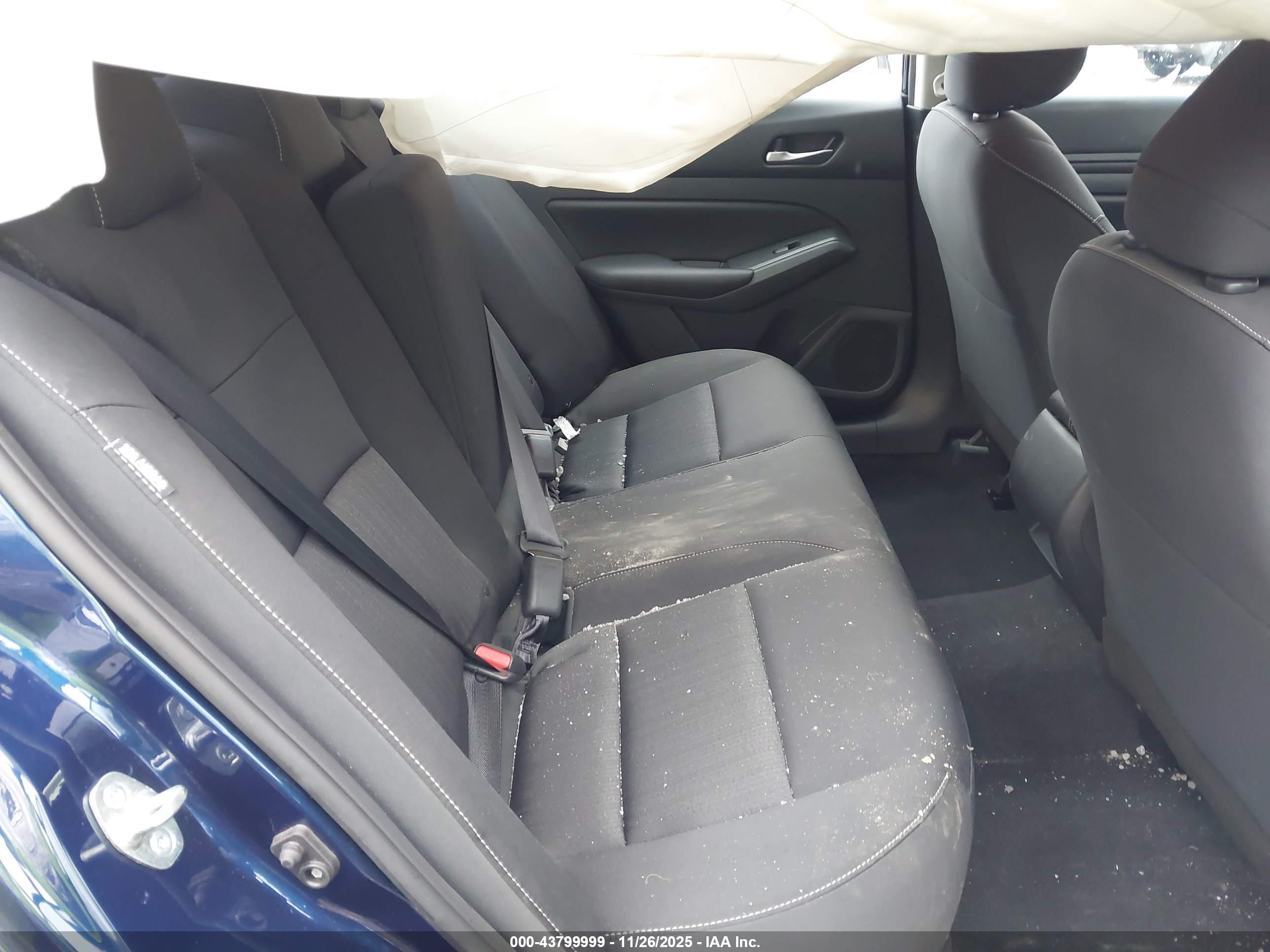 NISSAN ALTIMA image 8