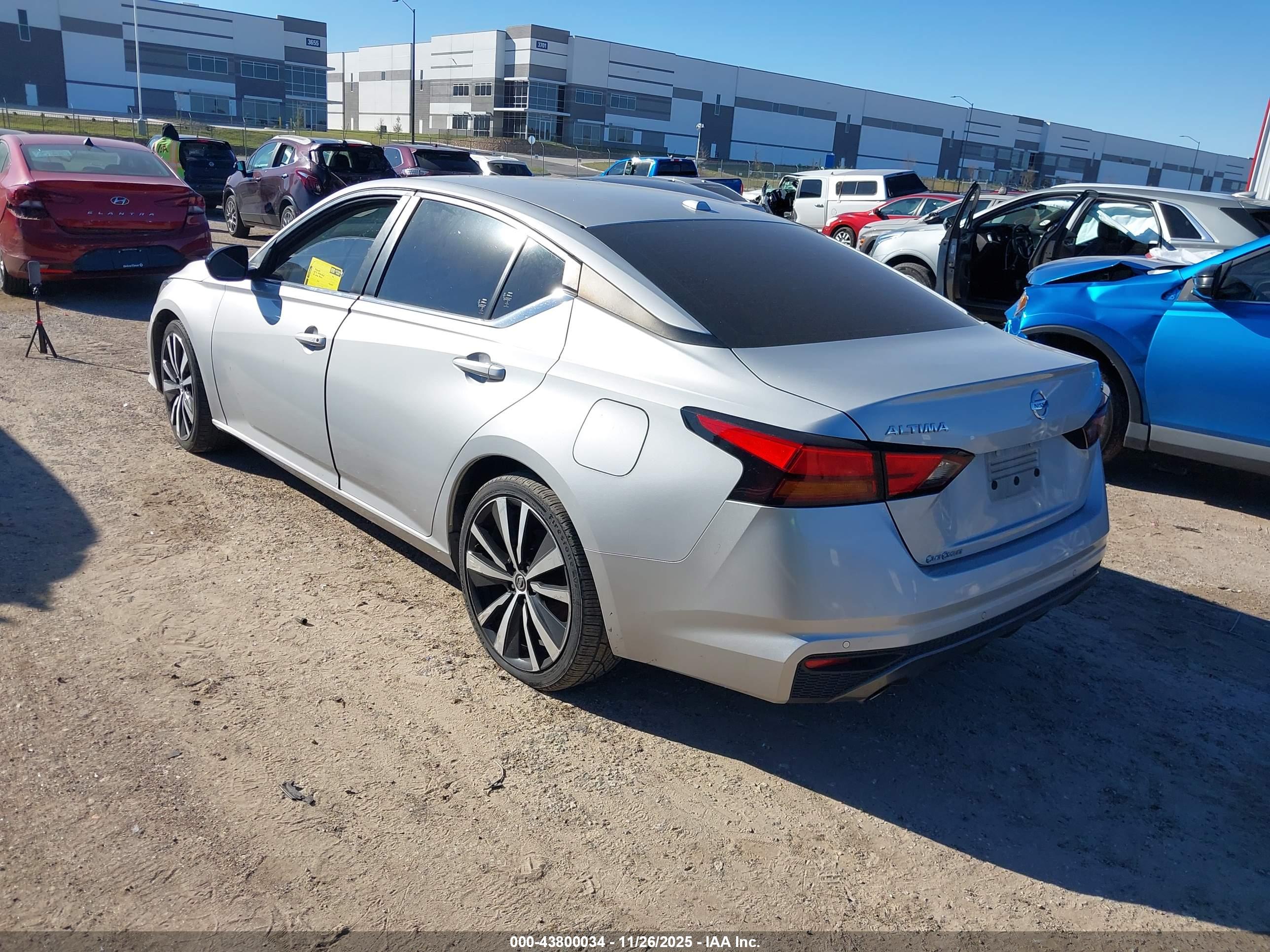 NISSAN ALTIMA image 3