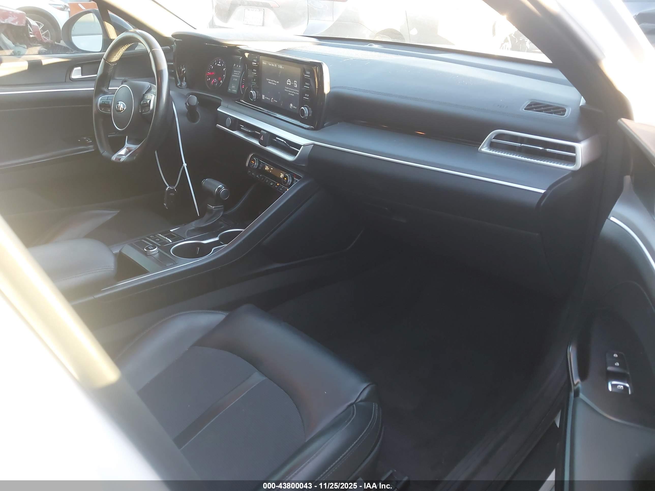 KIA K5 image 5
