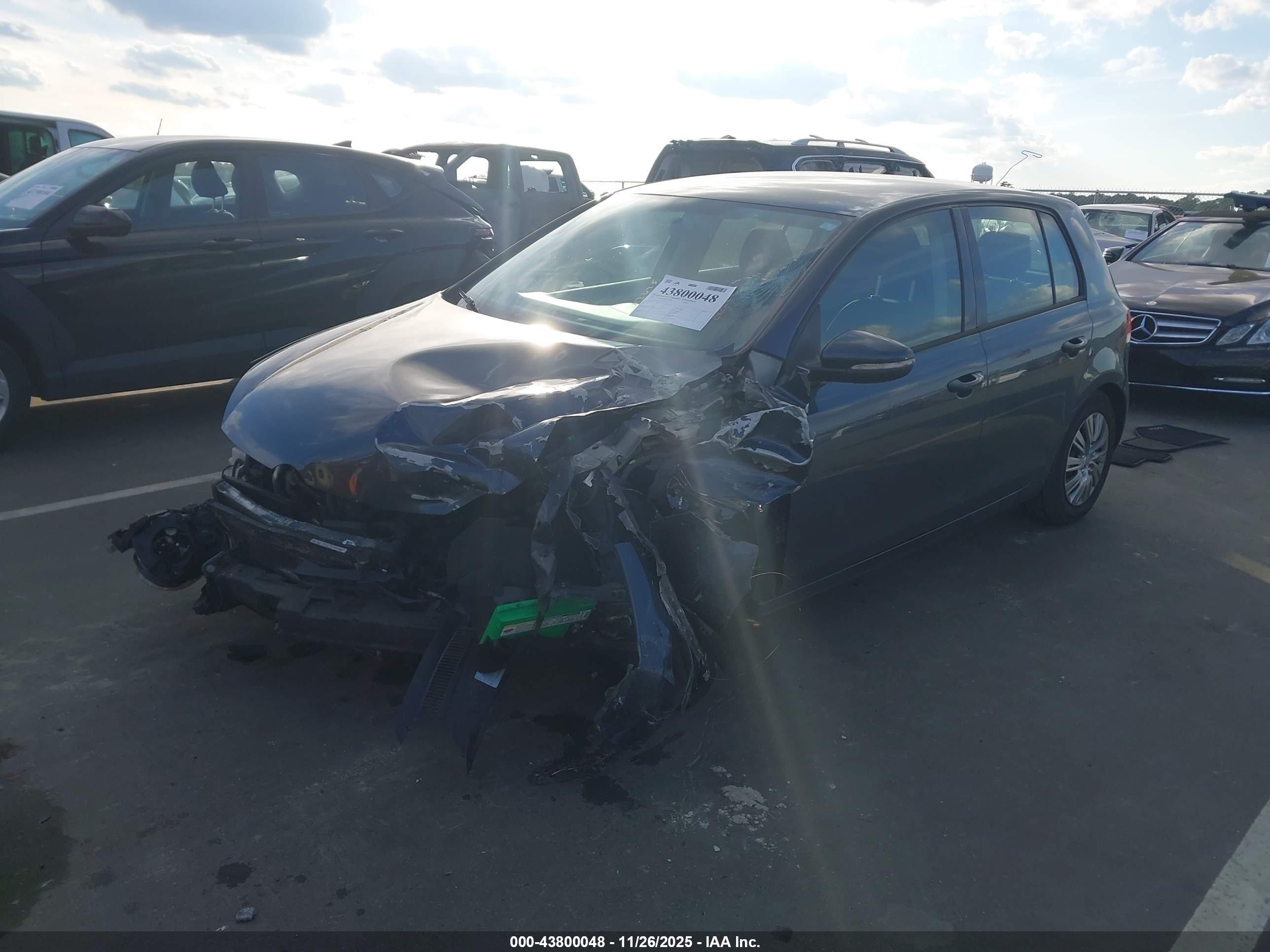 VOLKSWAGEN GOLF image 2