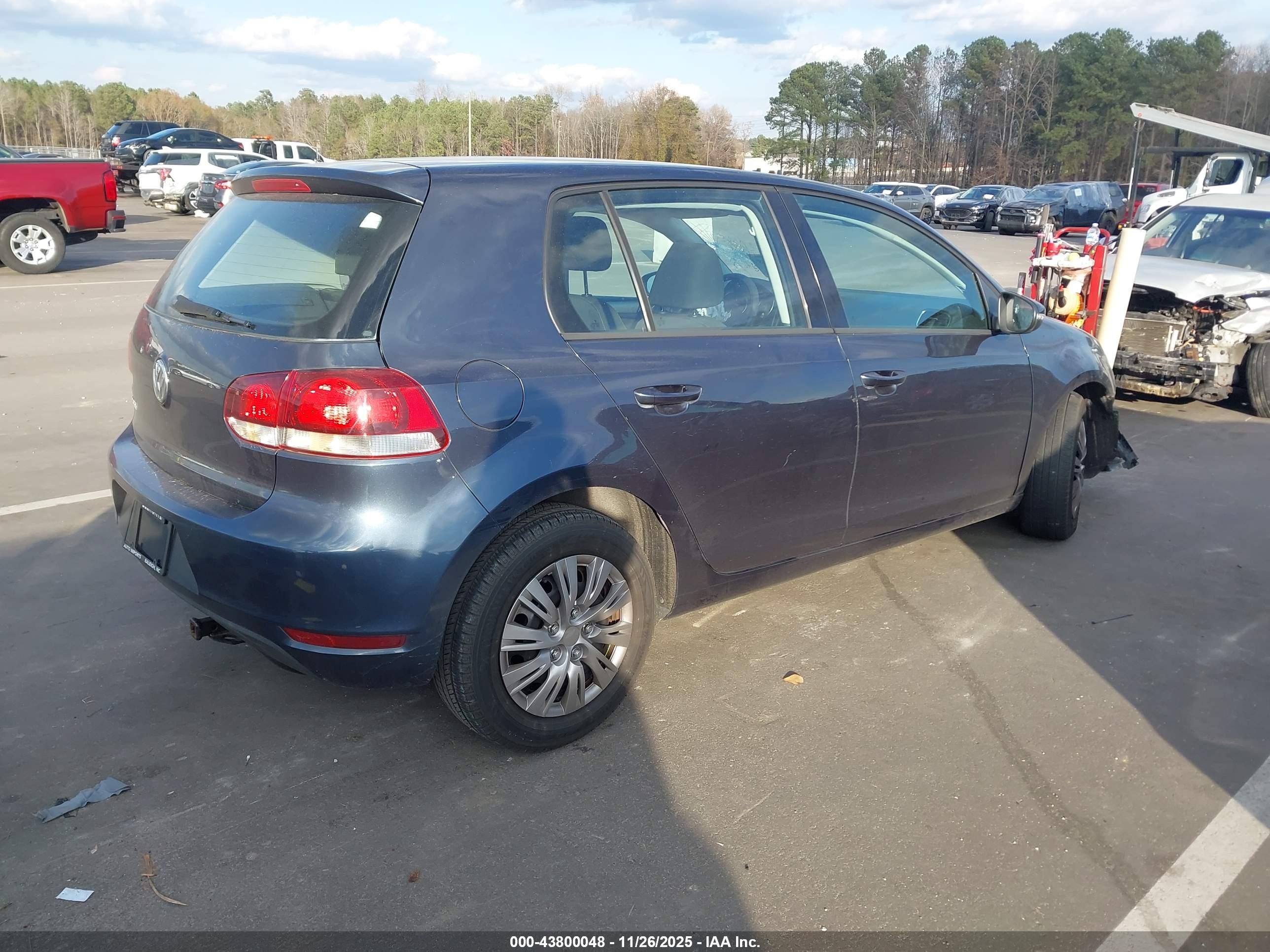 VOLKSWAGEN GOLF image 4