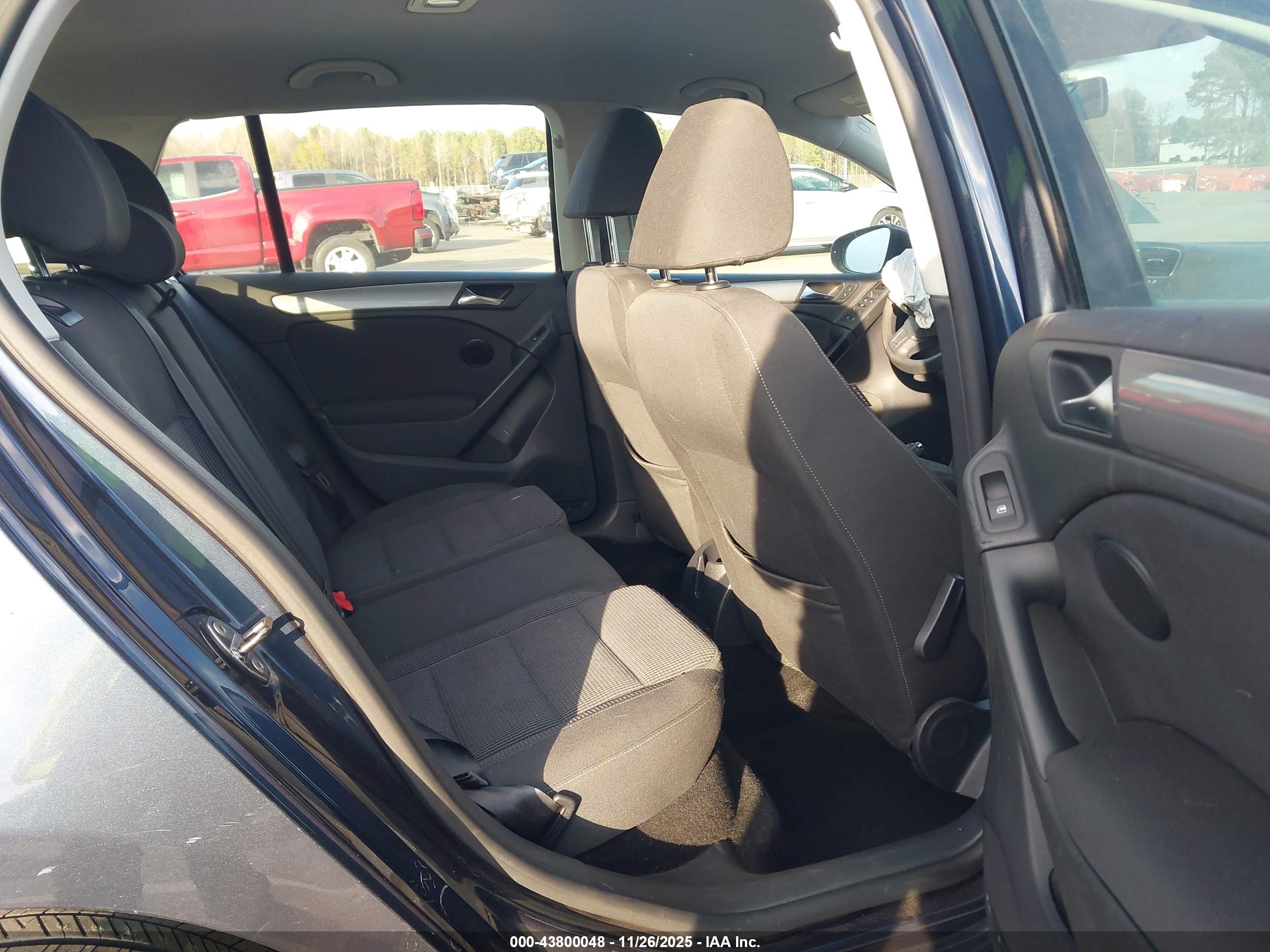 VOLKSWAGEN GOLF image 8