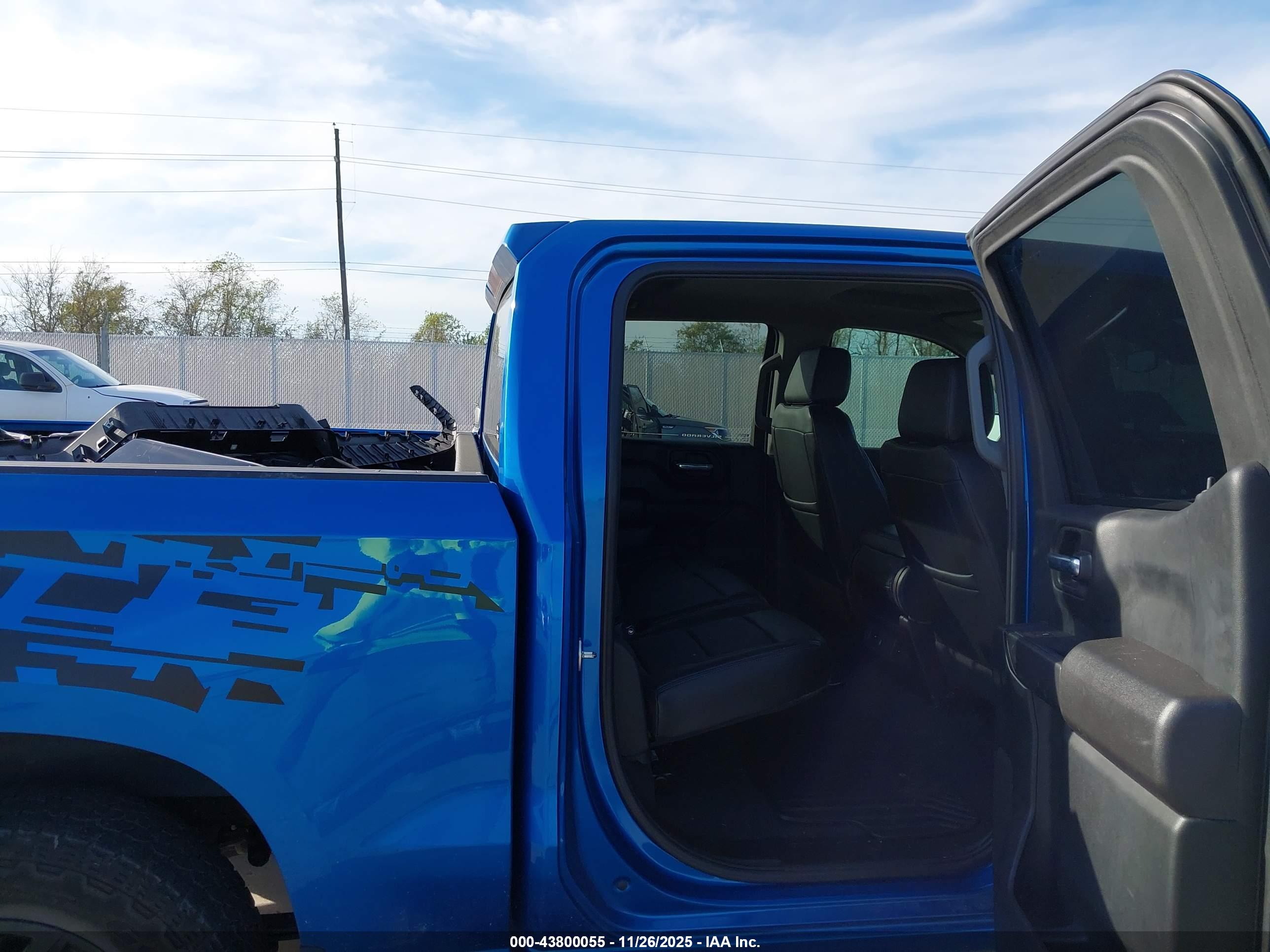 CHEVROLET SILVERADO image 8