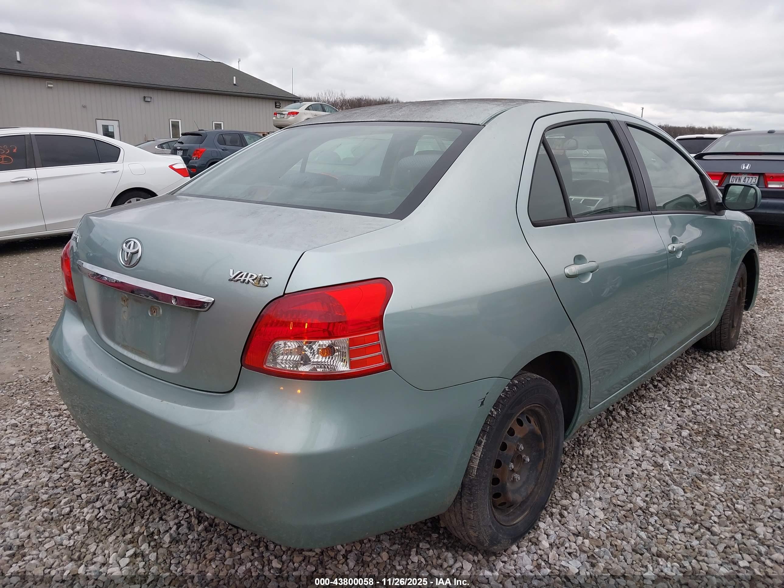 TOYOTA YARIS image 4