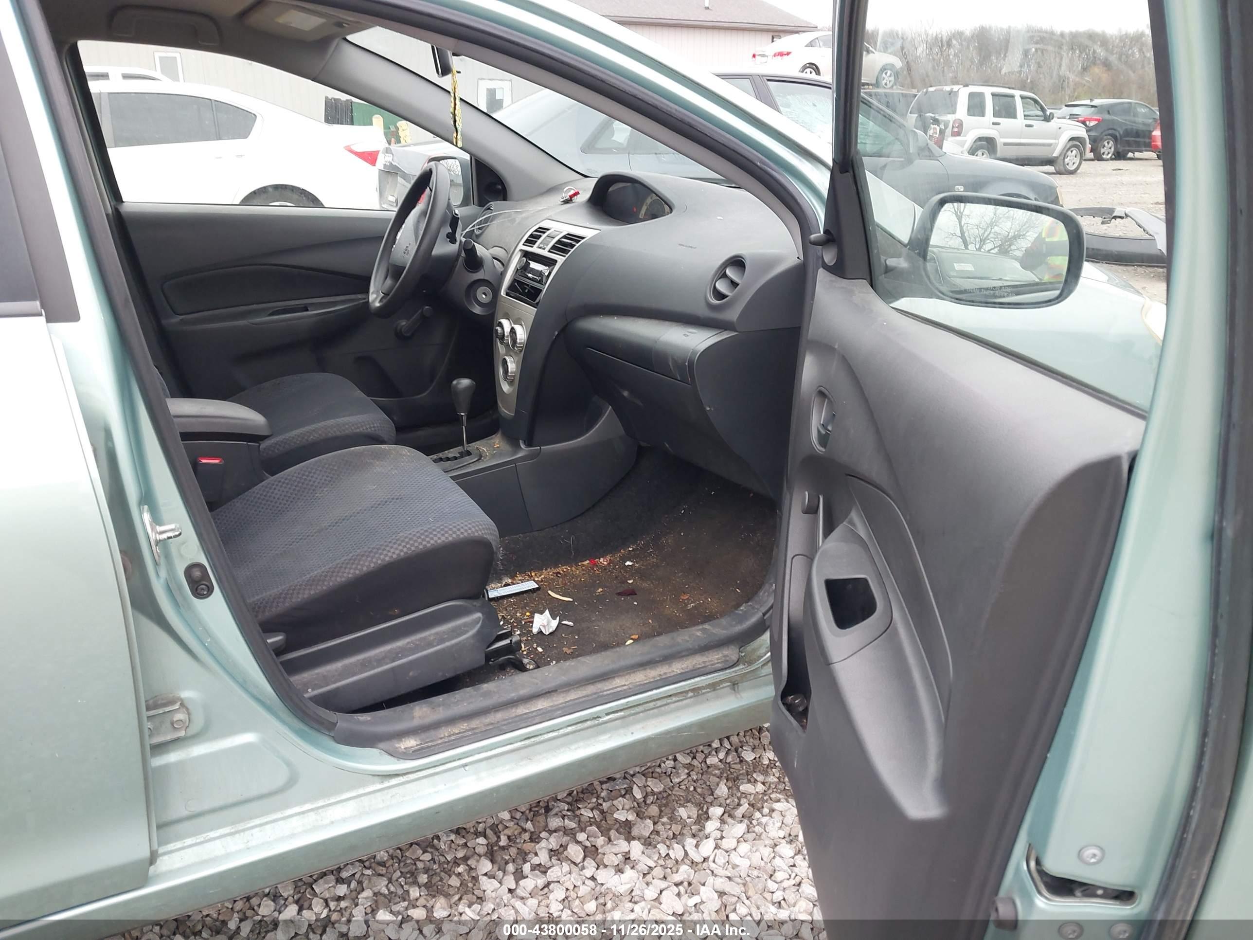 TOYOTA YARIS image 5