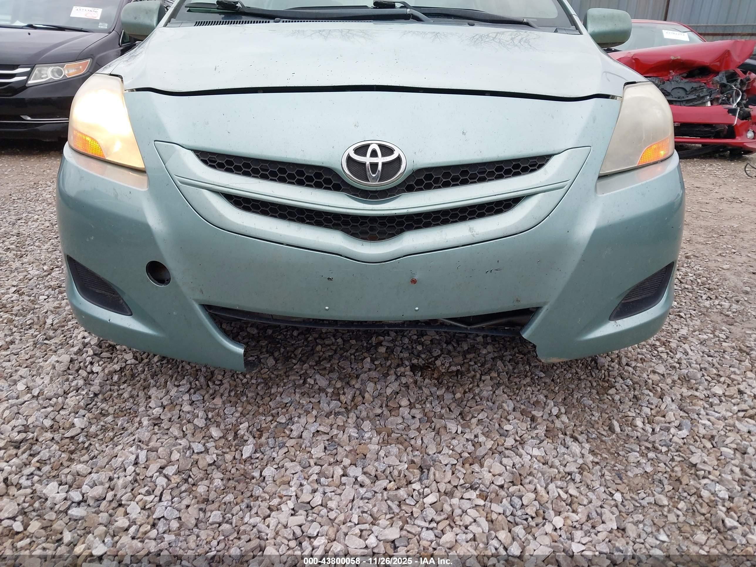 TOYOTA YARIS image 6
