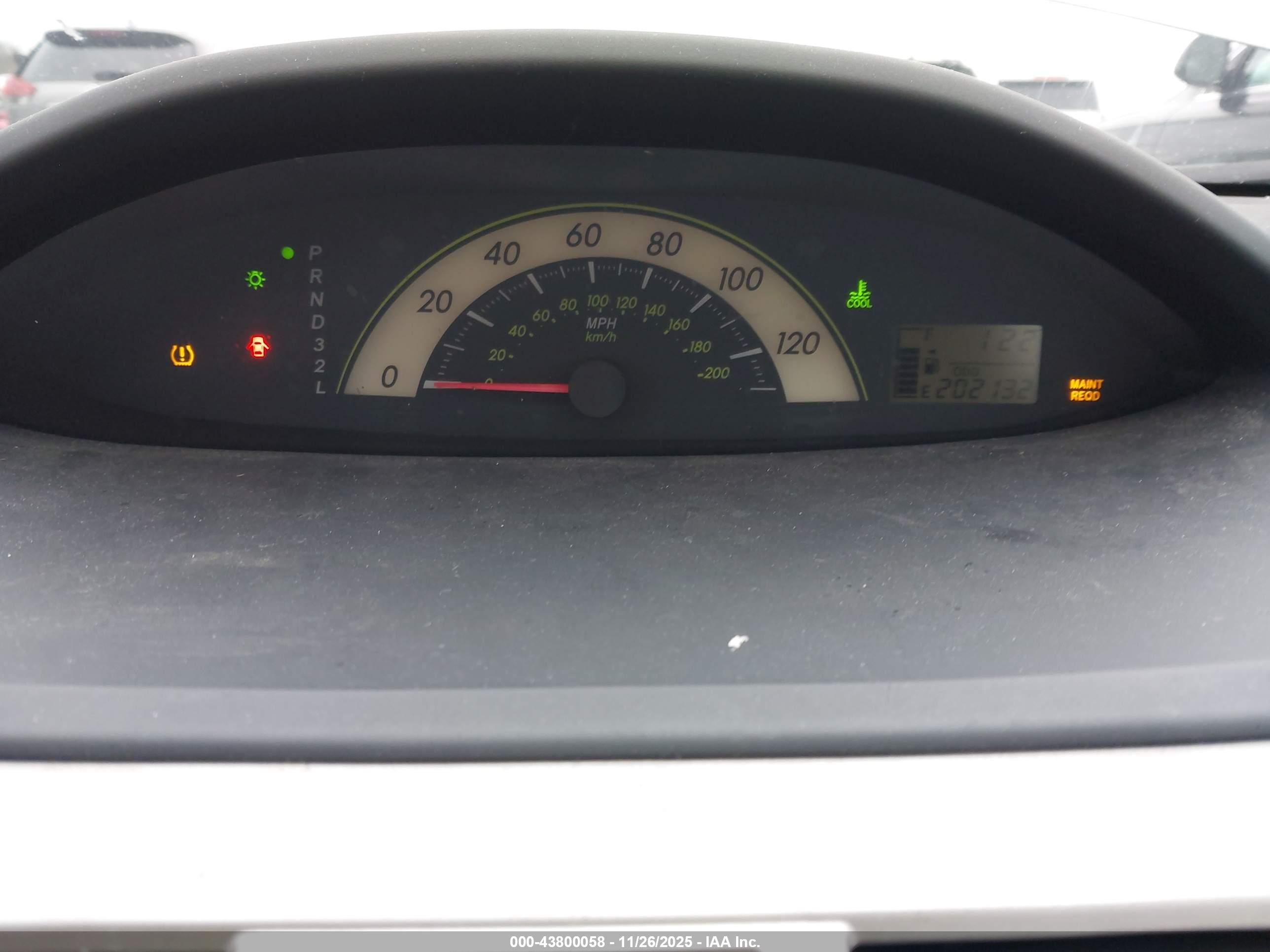 TOYOTA YARIS image 7