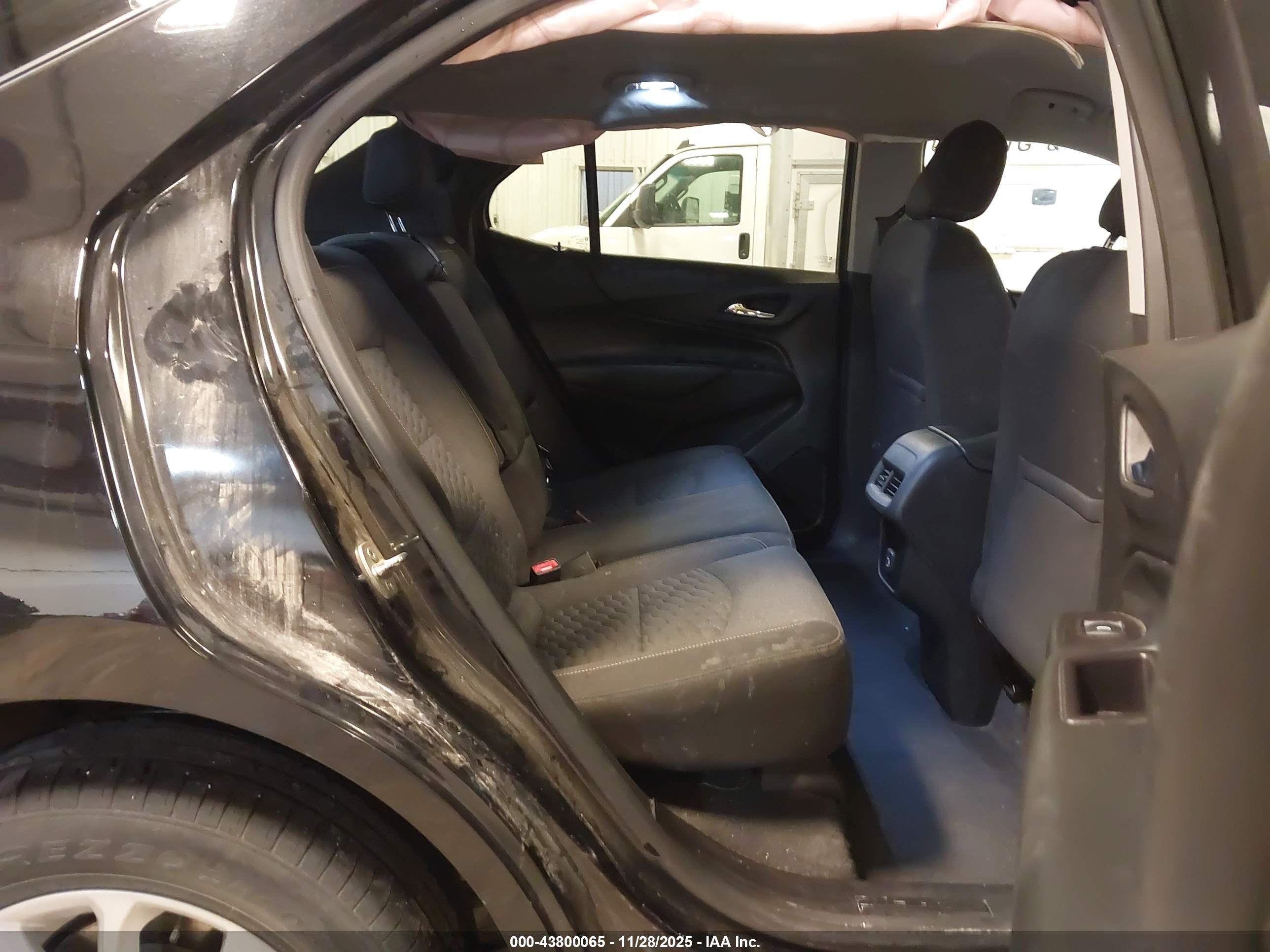 CHEVROLET EQUINOX image 8