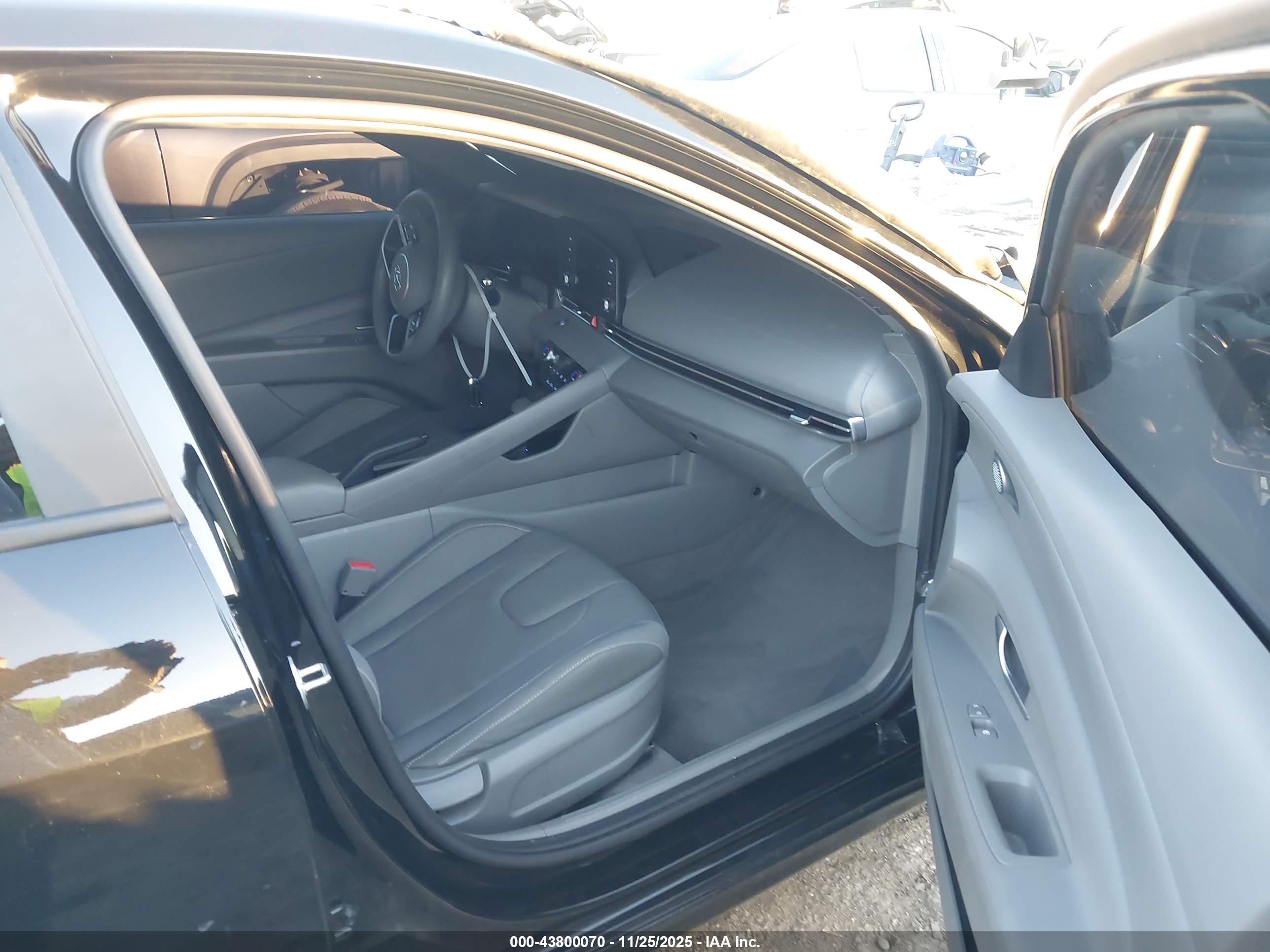 HYUNDAI ELANTRA image 5