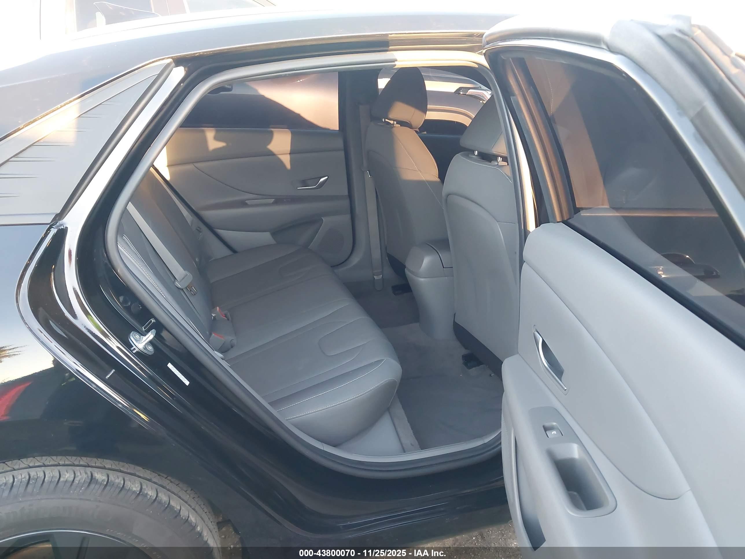 HYUNDAI ELANTRA image 8