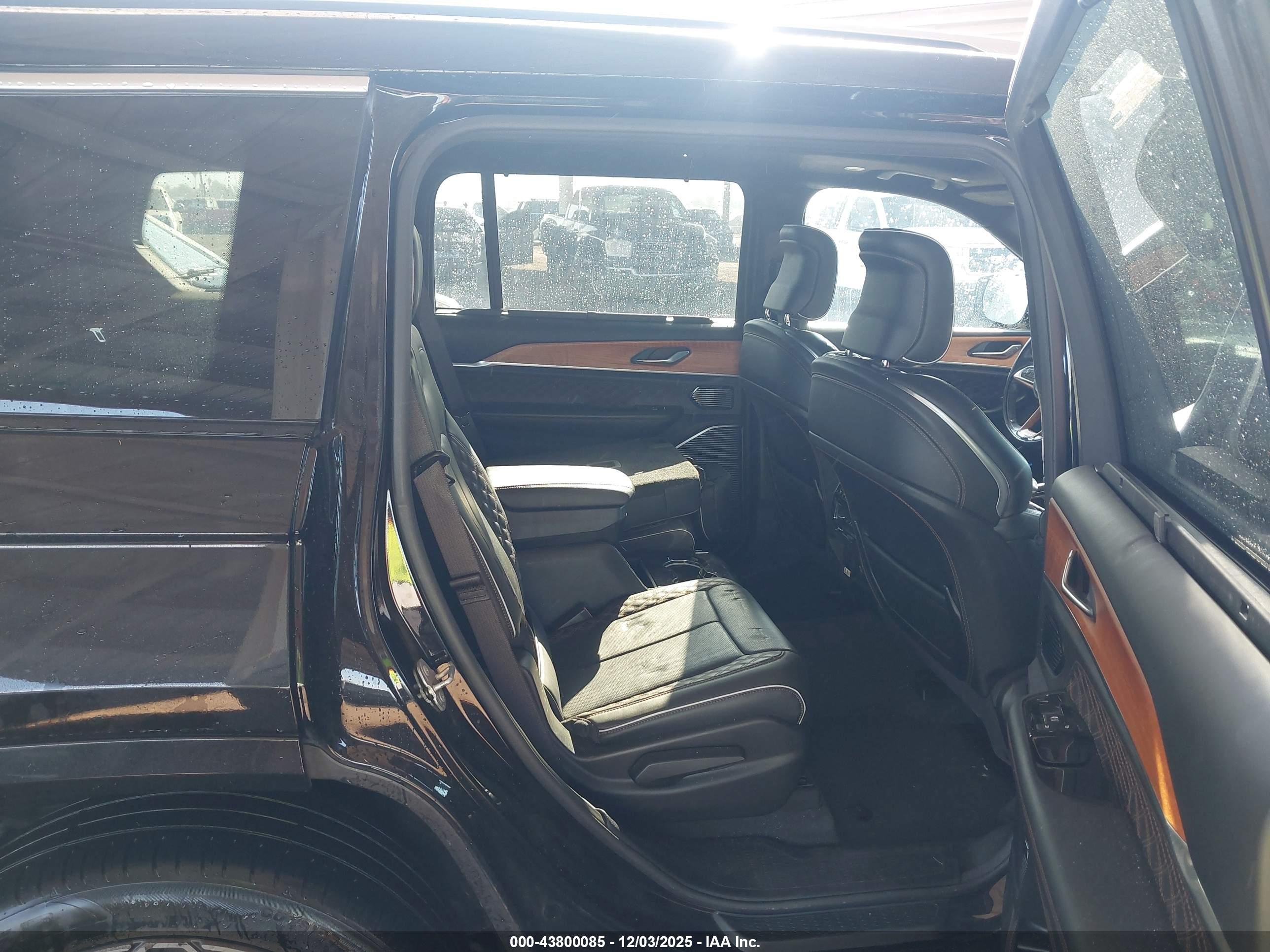JEEP GRAND image 8
