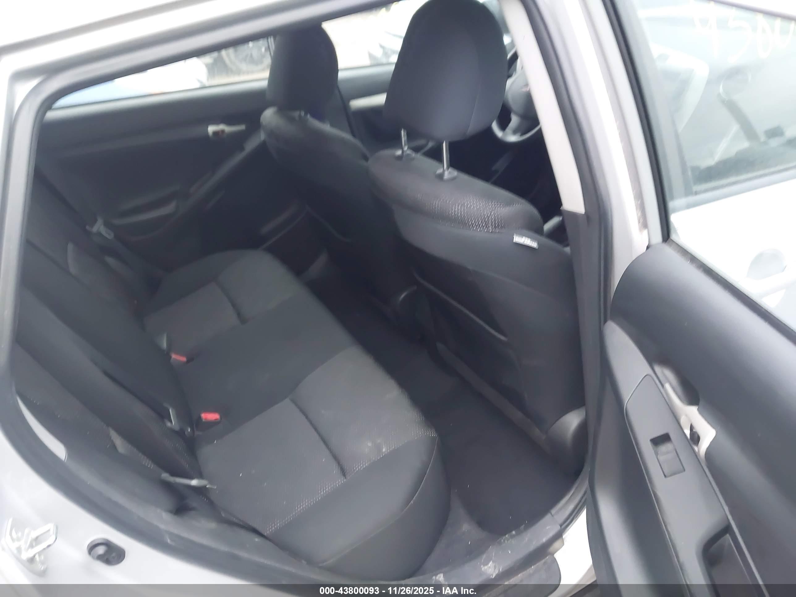 PONTIAC VIBE image 8