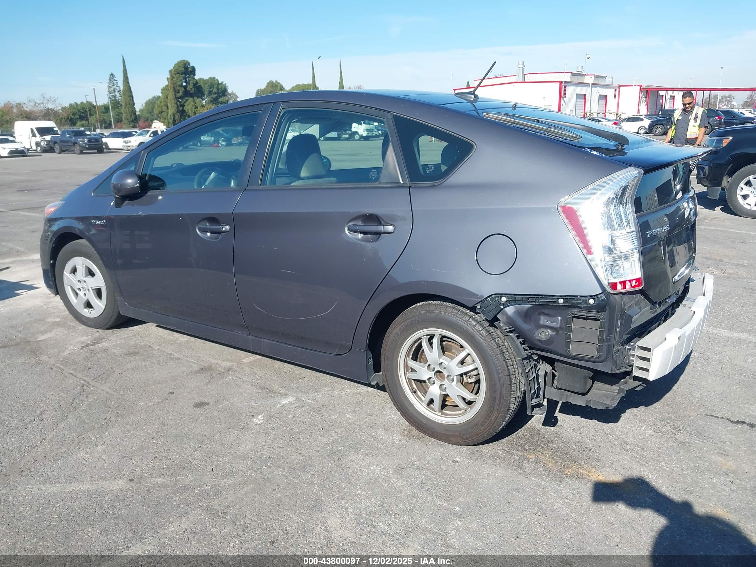 TOYOTA PRIUS image 3