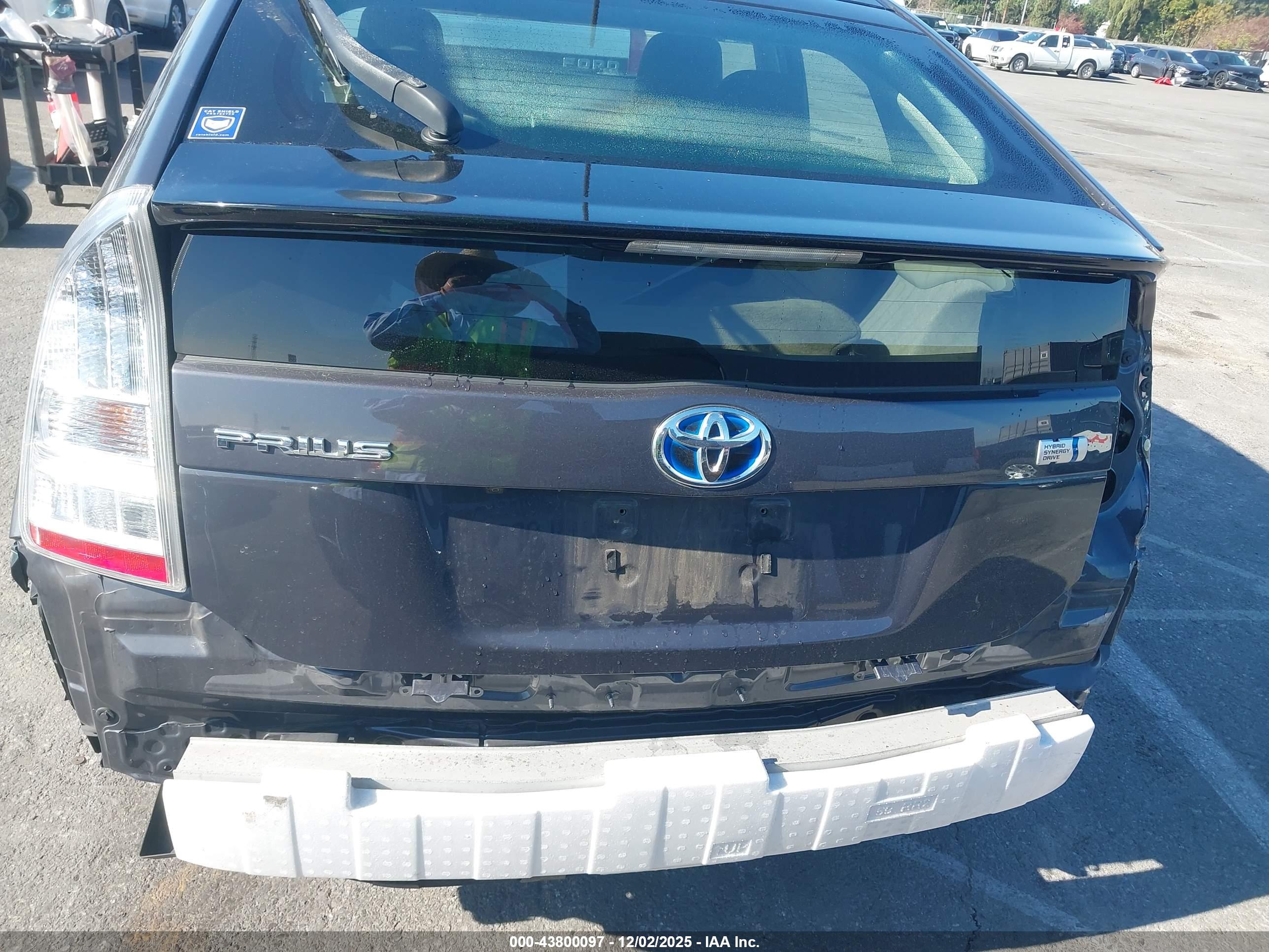 TOYOTA PRIUS image 6