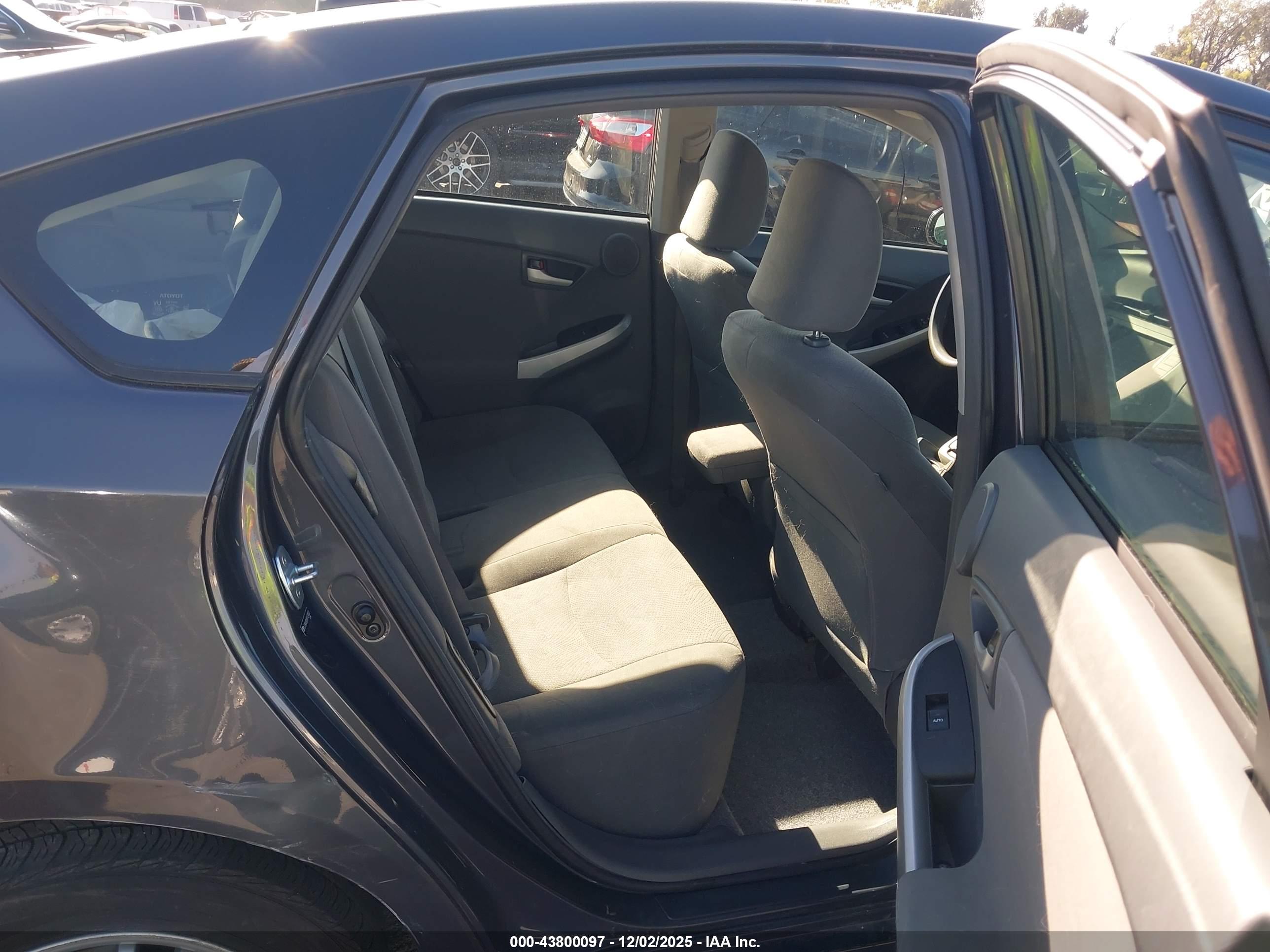 TOYOTA PRIUS image 8