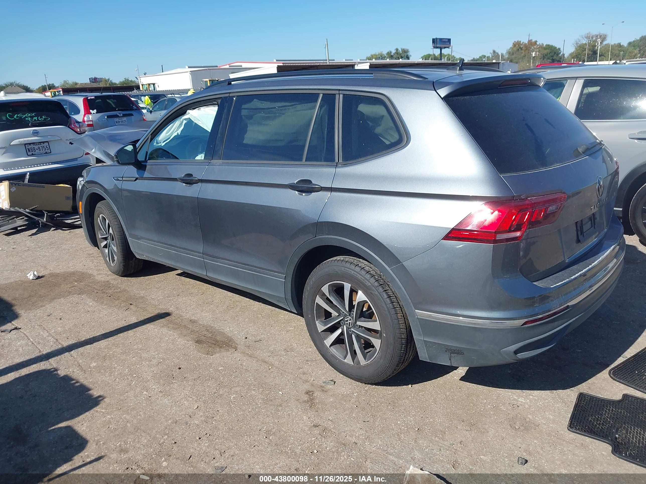VOLKSWAGEN TIGUAN image 3