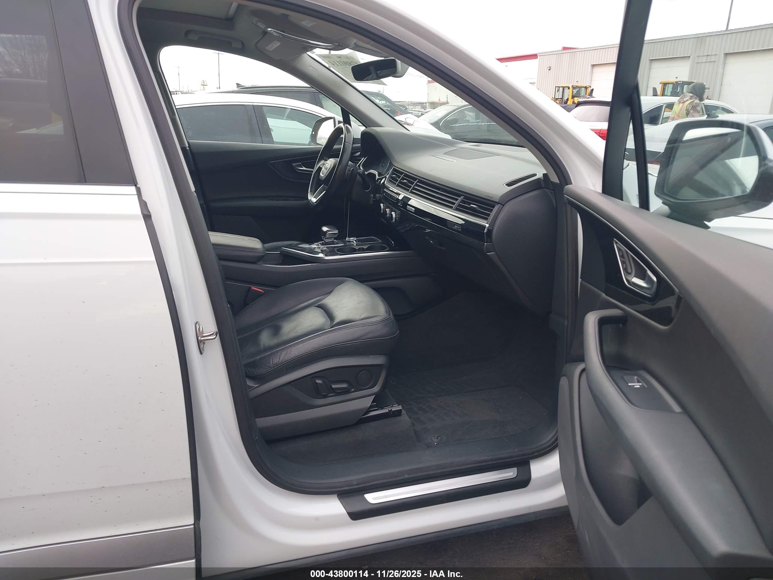 AUDI Q7 image 5
