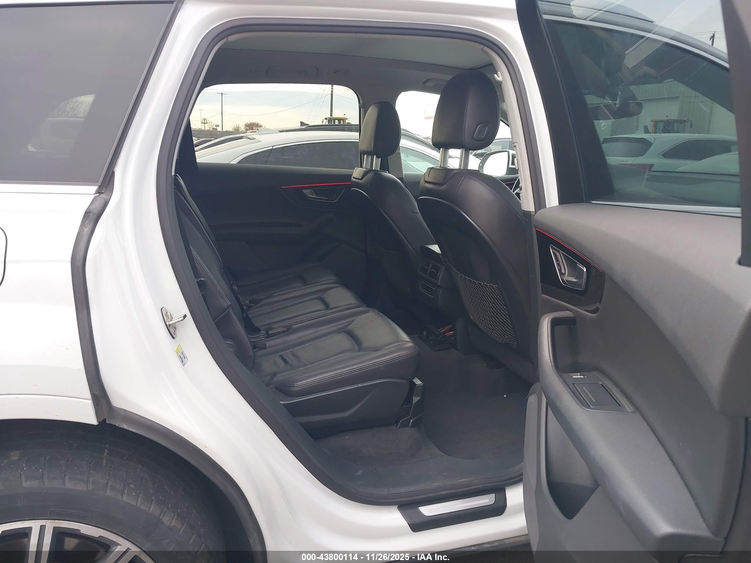 AUDI Q7 image 8