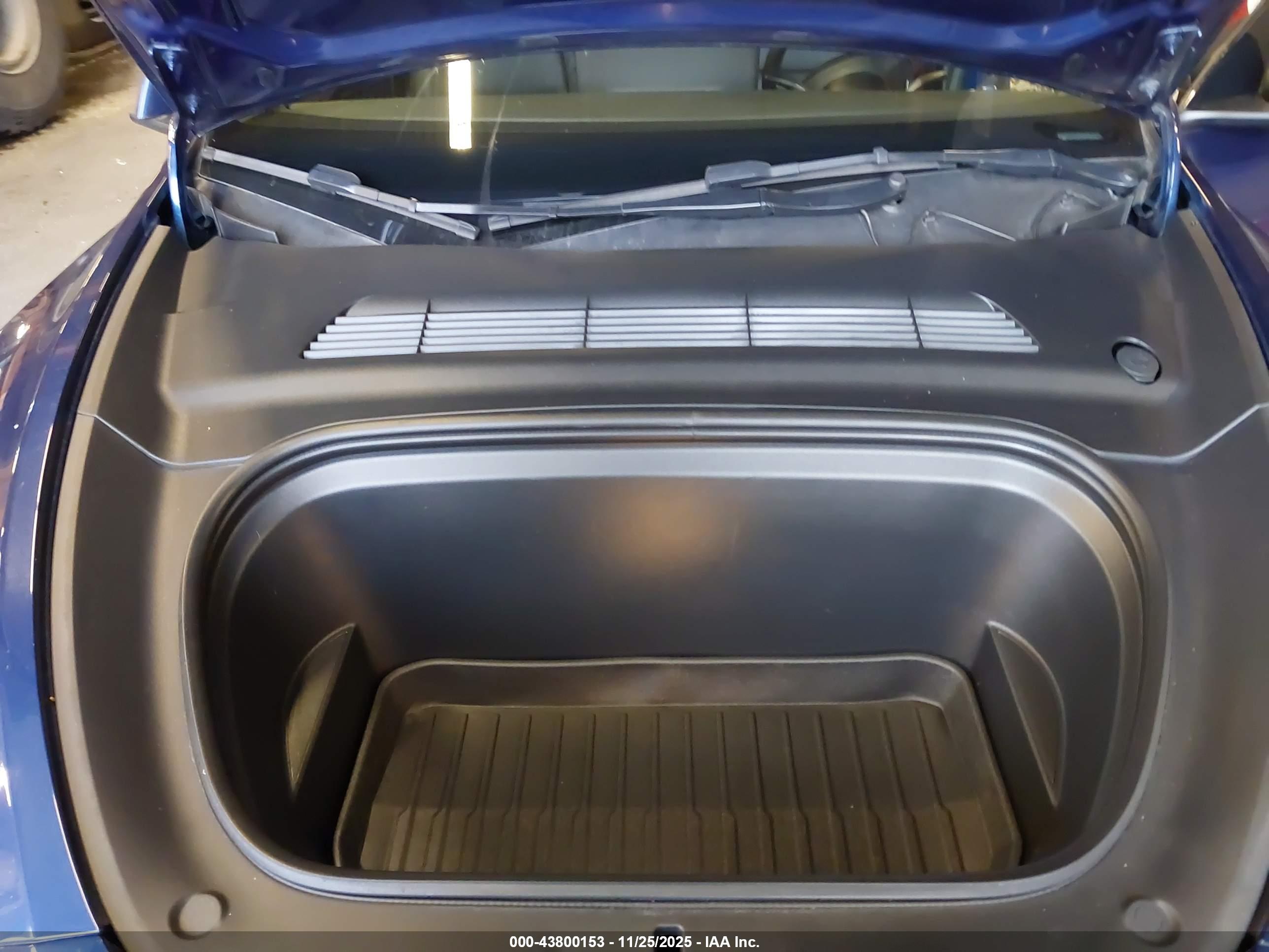 TESLA MODEL image 10