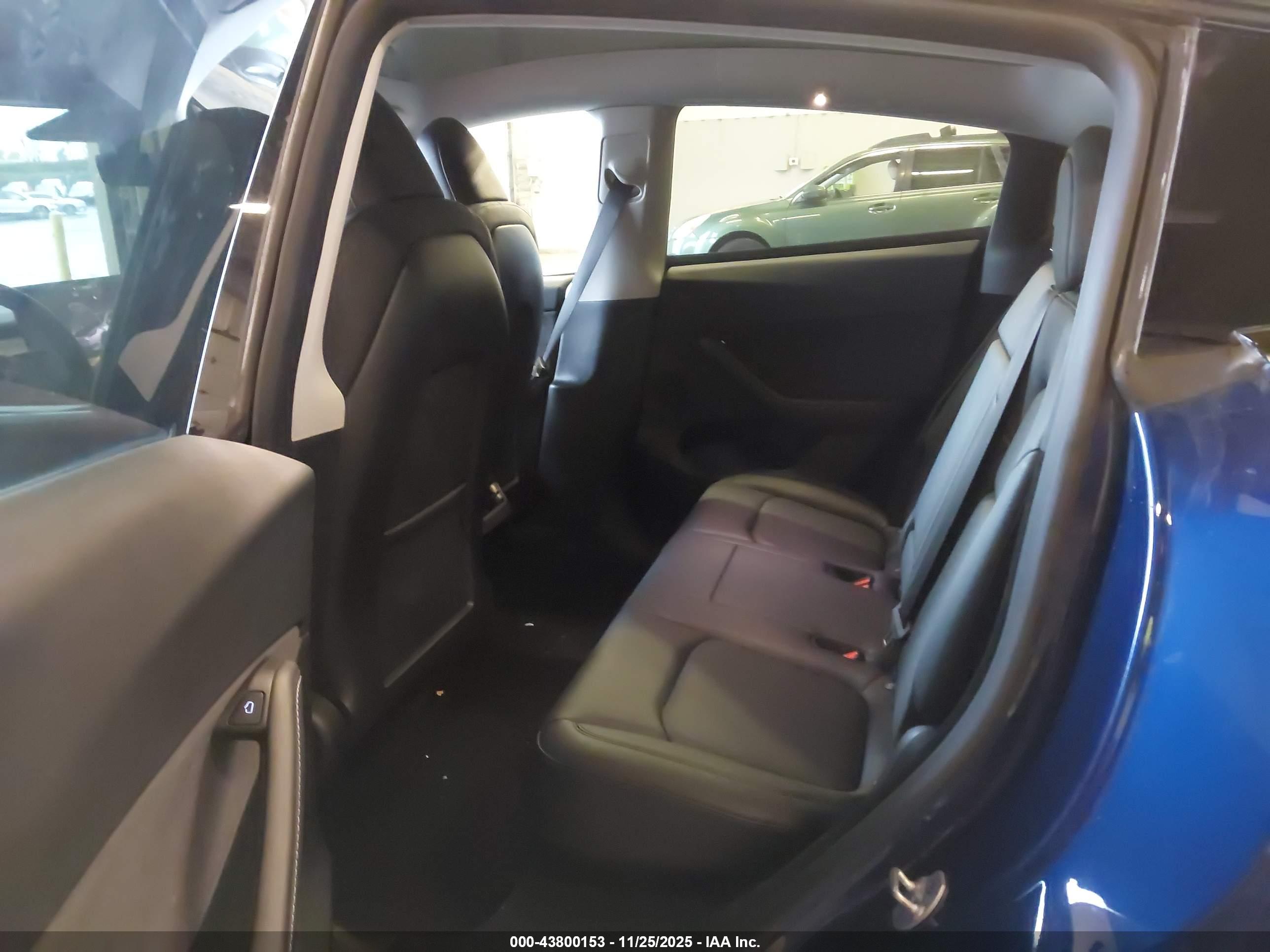 TESLA MODEL image 8
