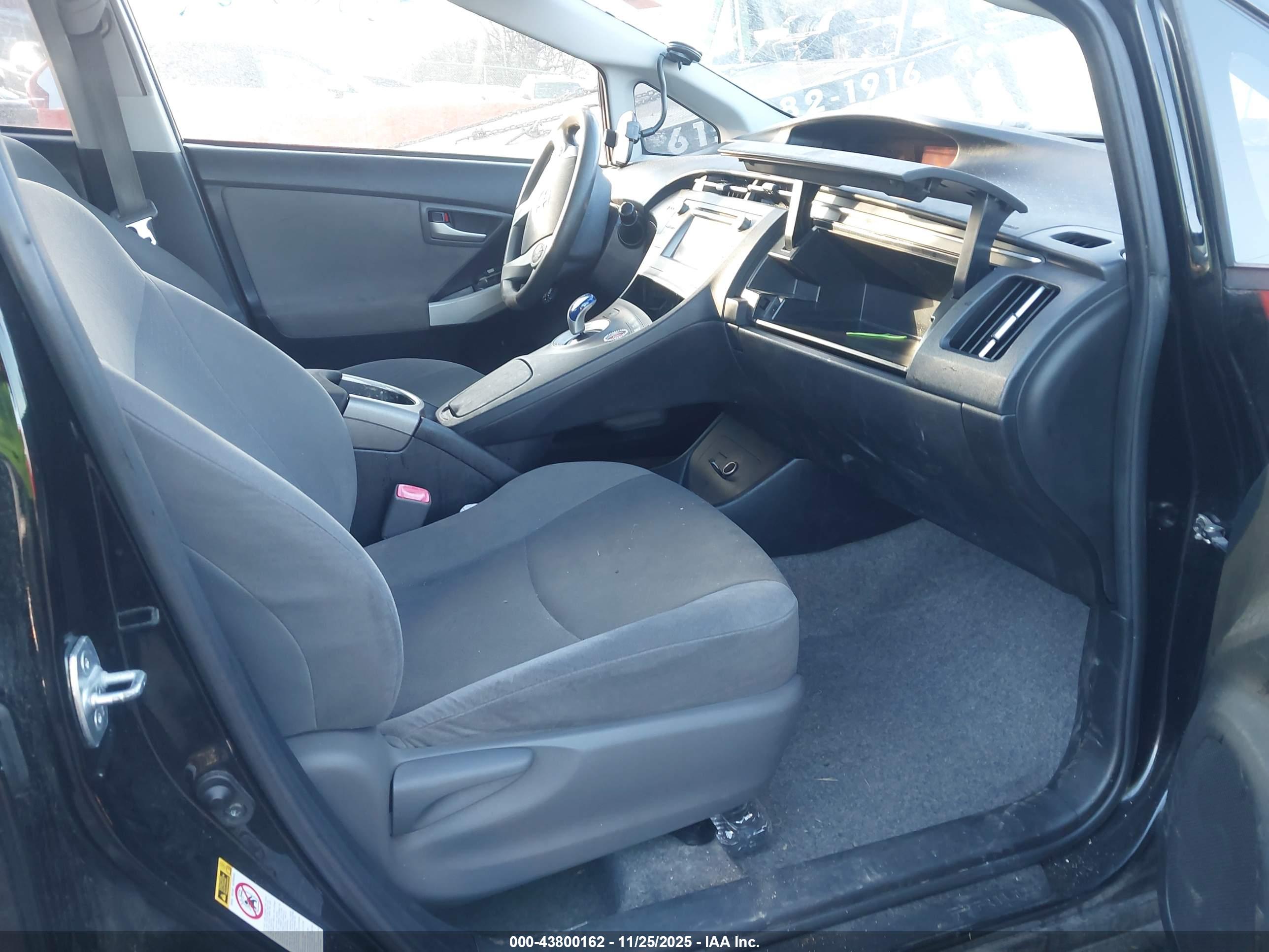 TOYOTA PRIUS image 5