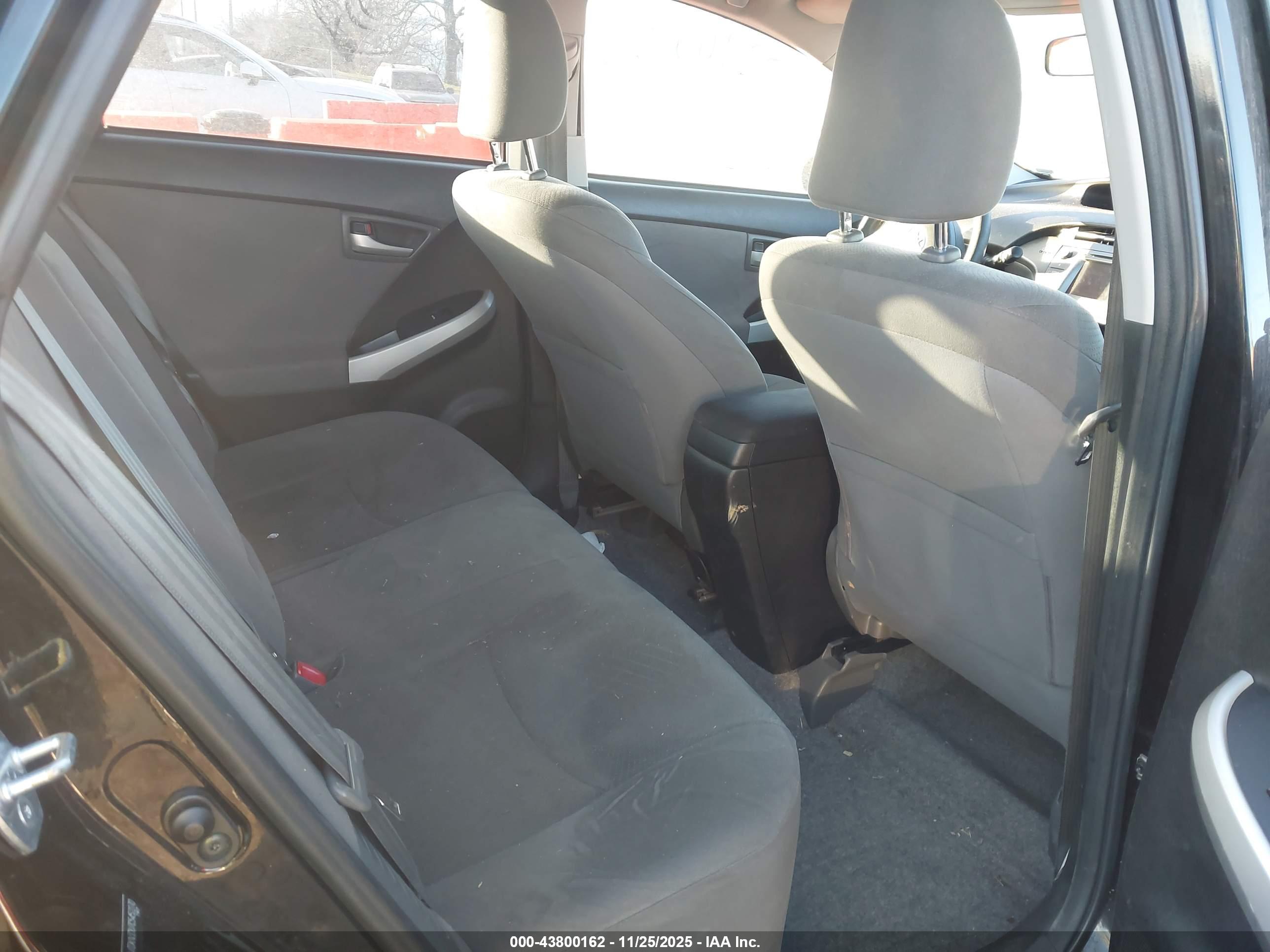 TOYOTA PRIUS image 8
