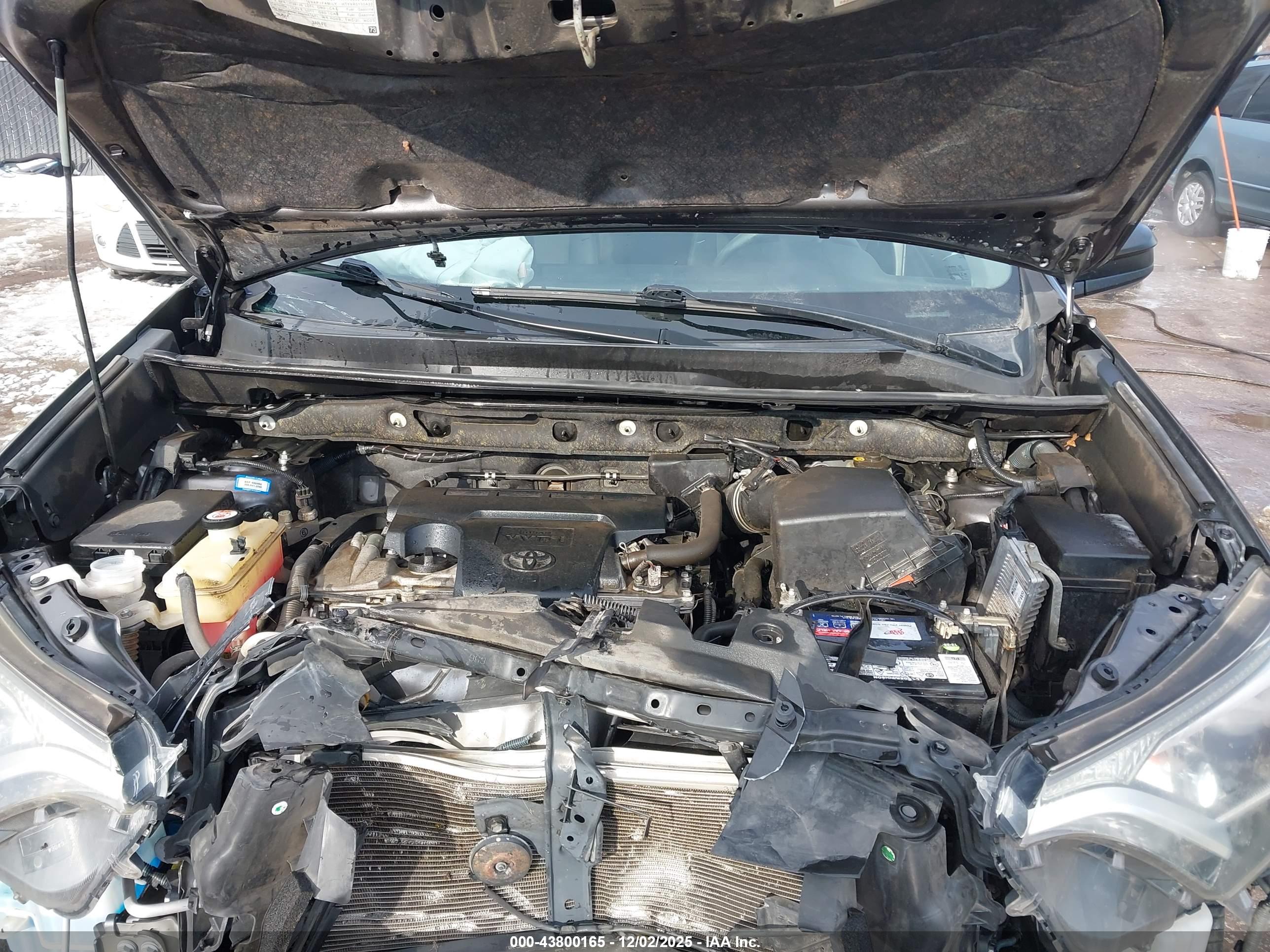 TOYOTA RAV4 image 10
